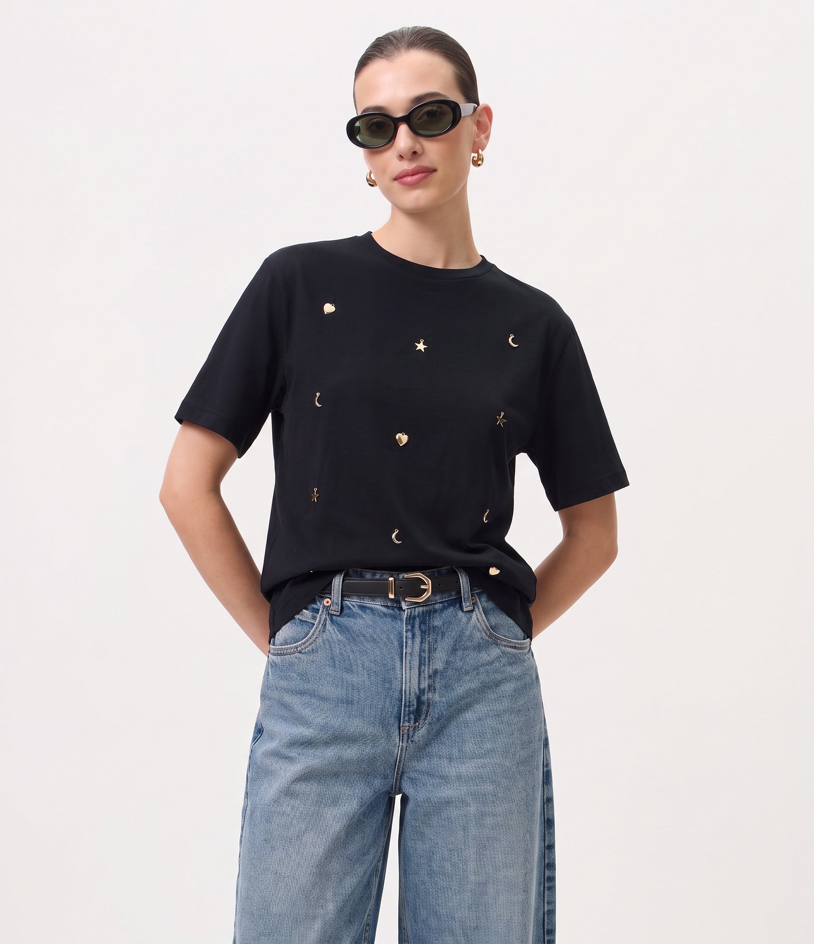 Camiseta Regular em Algodão com Aplicação de Pingentes Preto 2