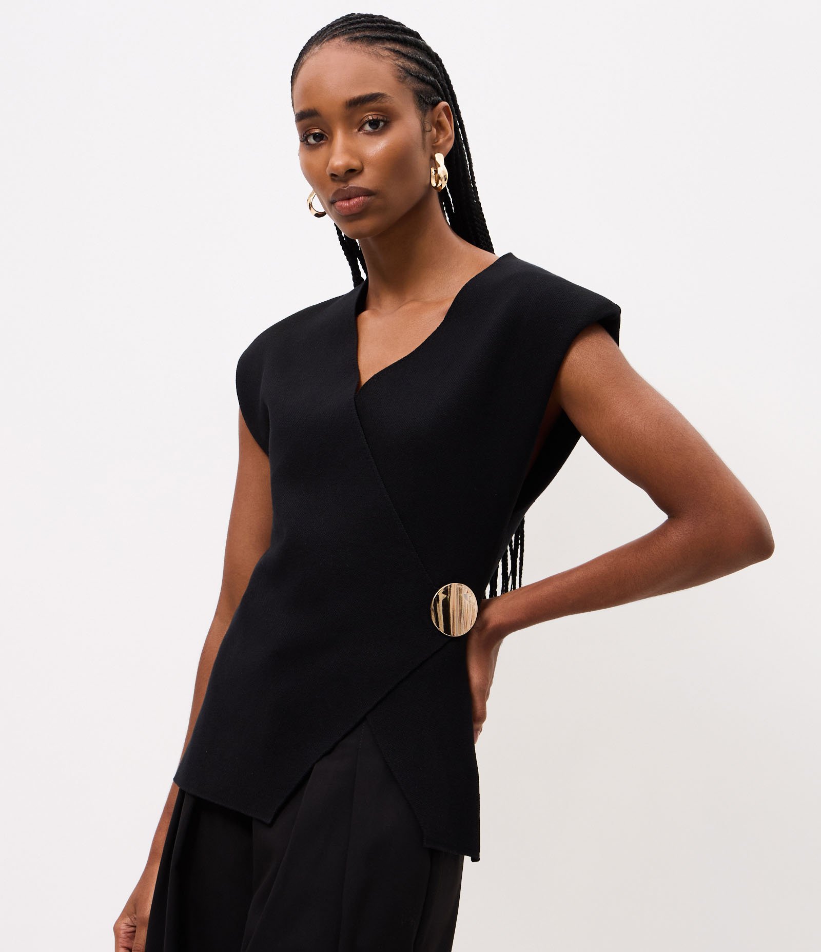 Blusa Regular em Tricô com Botão Lateral Preto 1