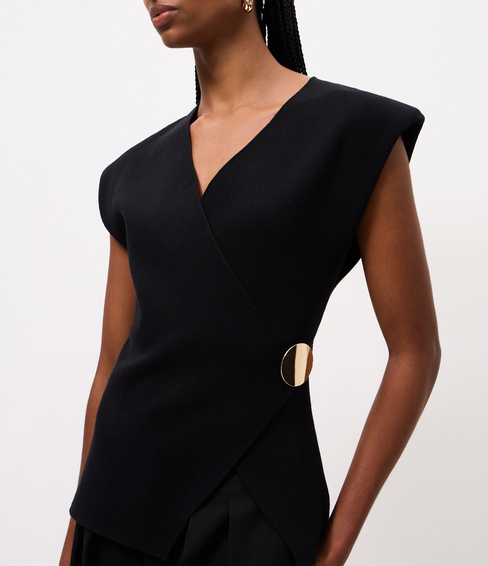 Blusa Regular em Tricô com Botão Lateral Preto 4
