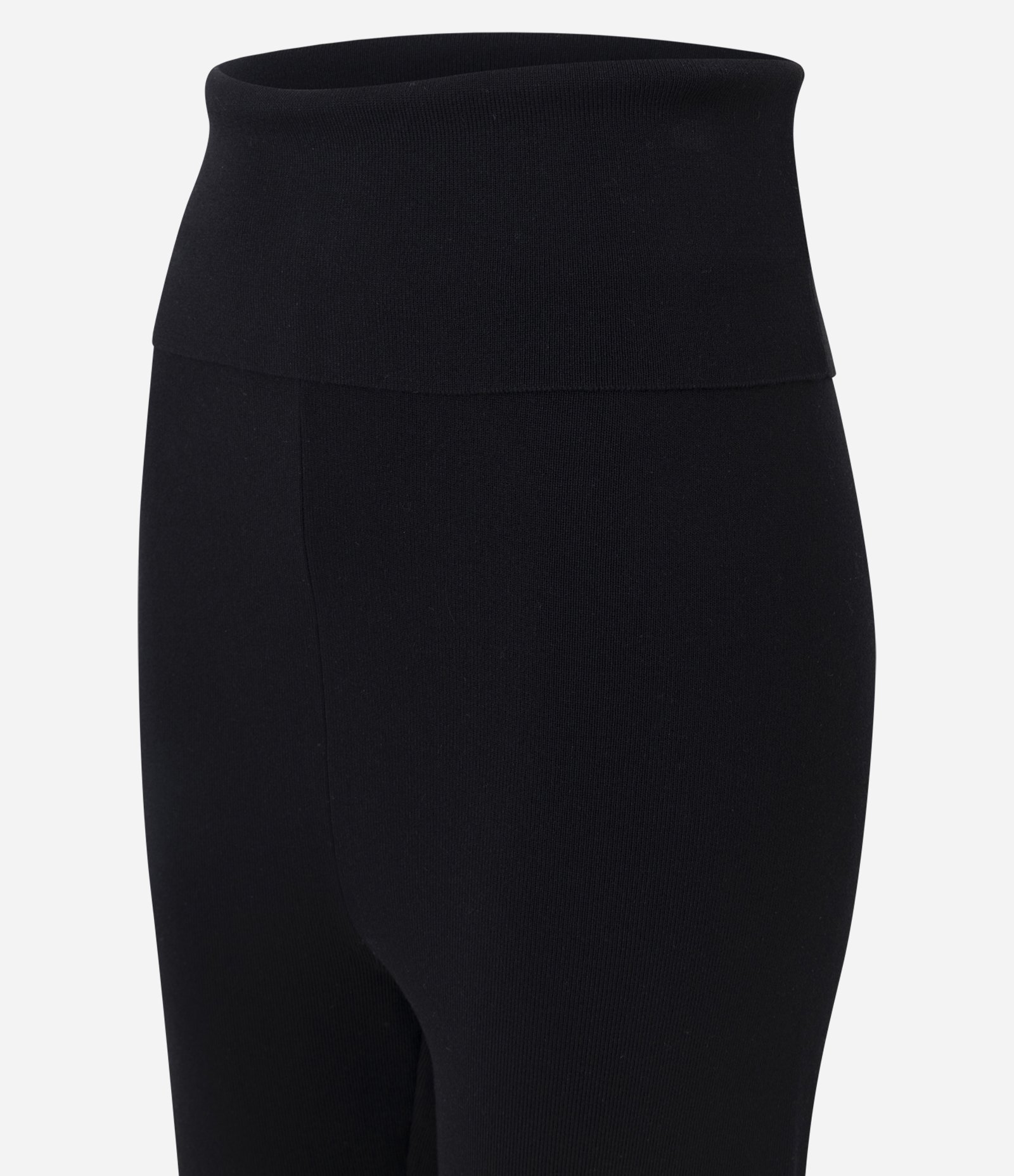 Calça Capri em Tricô com Pala Larga Virada Preto 2