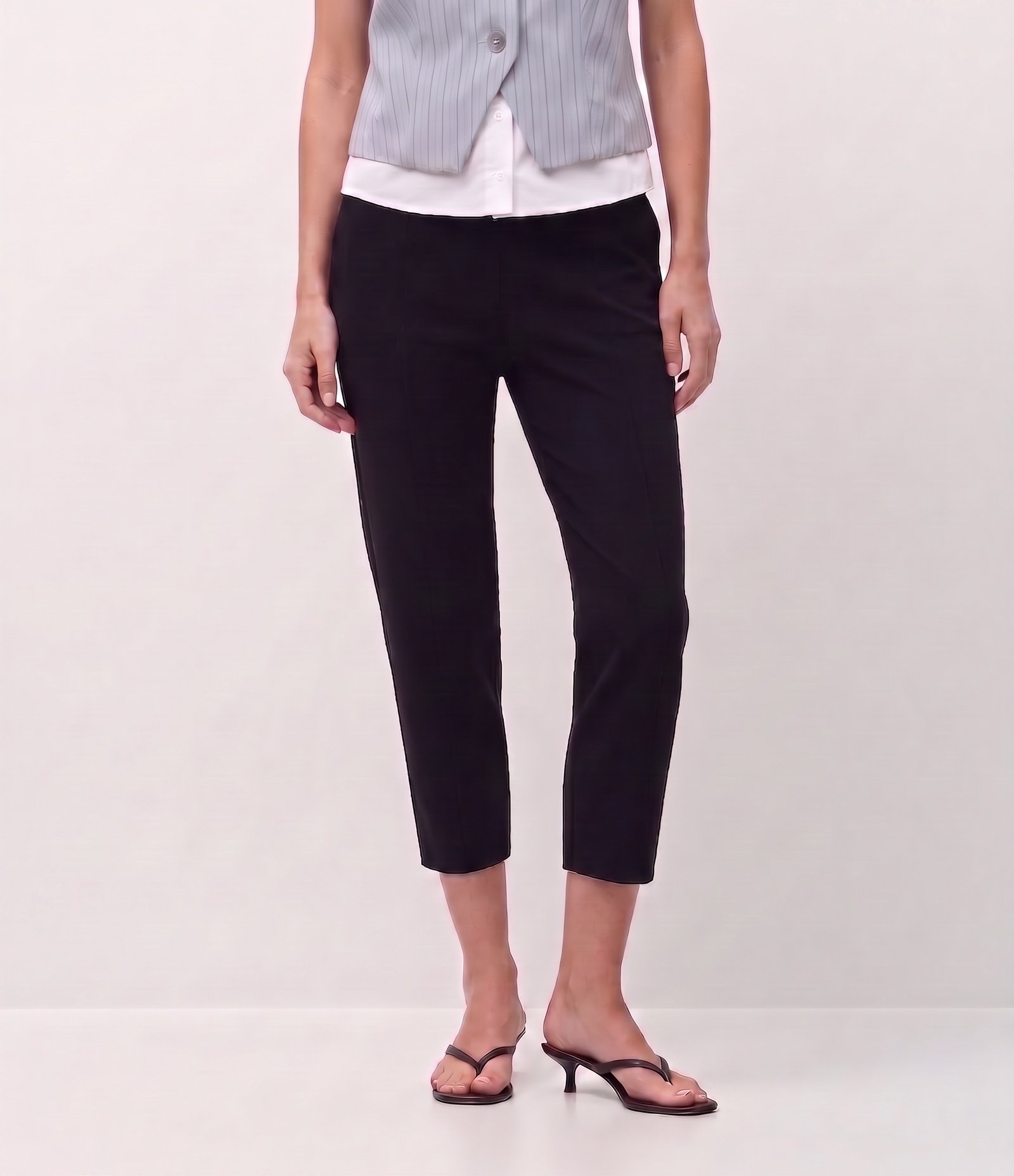 Calça Capri em Tricô com Pala Larga Virada Preto 3