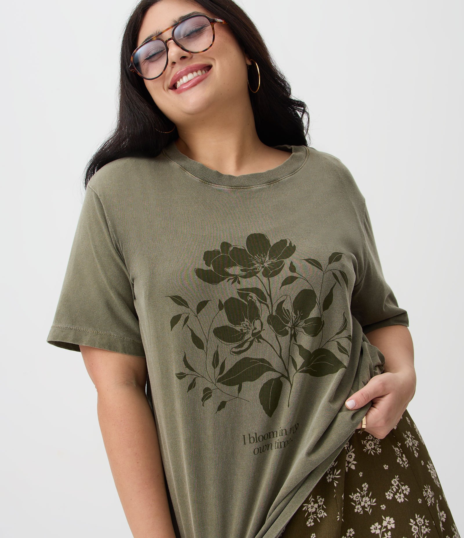 Camiseta Alongada em Meia Malha com Estampa Floral Curve & Plus Size Verde Oliva 3