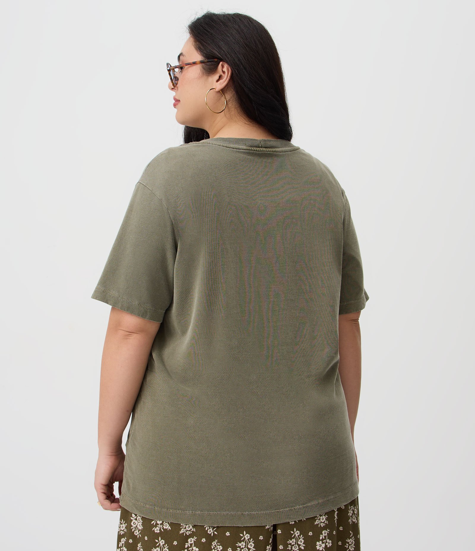 Camiseta Alongada em Meia Malha com Estampa Floral Curve & Plus Size Verde Oliva 4