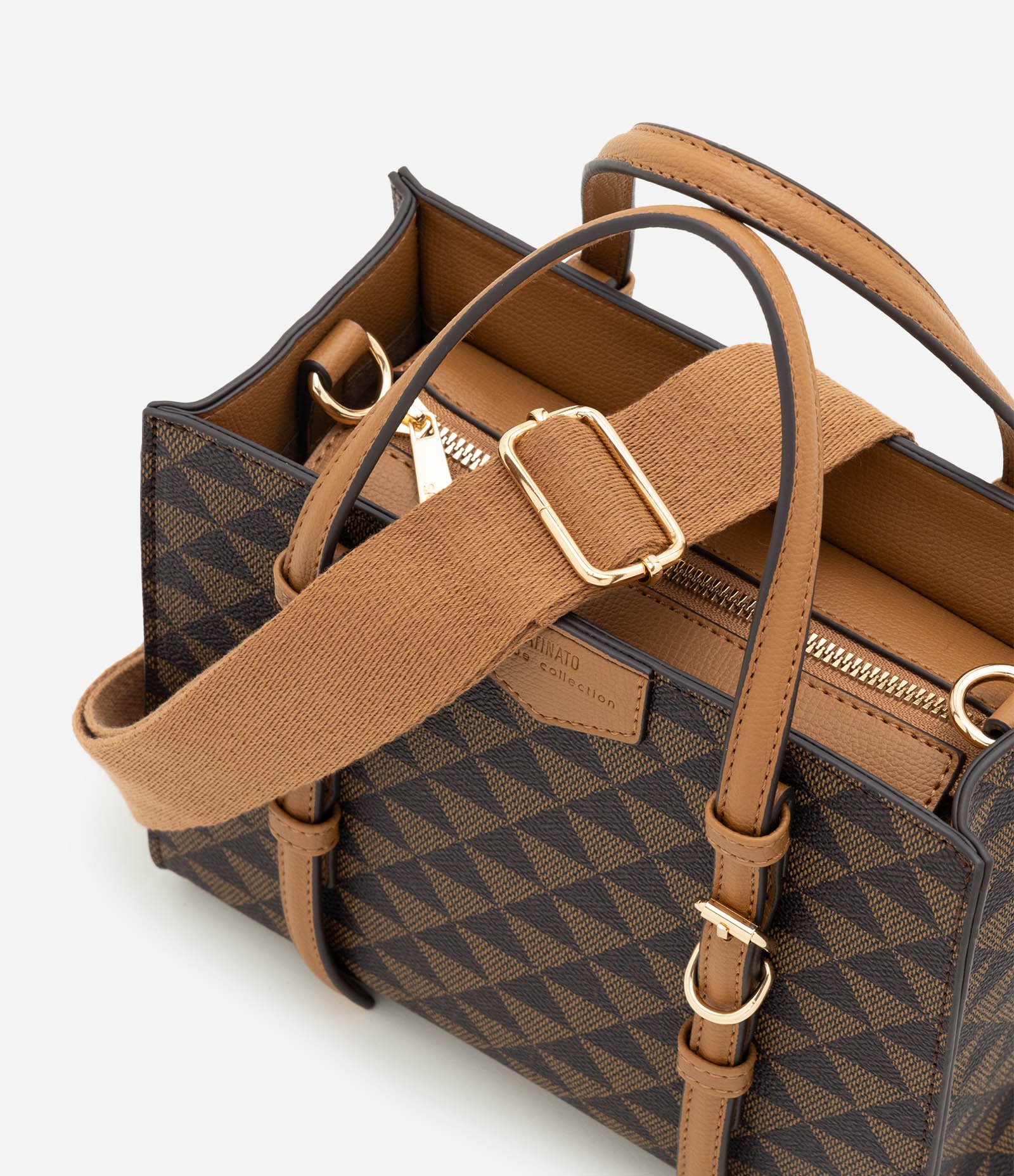 Bolsa Satchel Média em PU com Estampa Triângulos Marrom 8