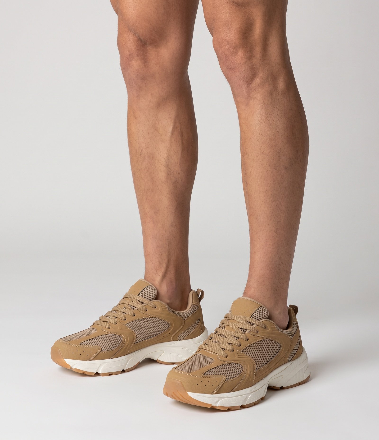Tênis Esportivo Robusto com Cadarço Bege 1