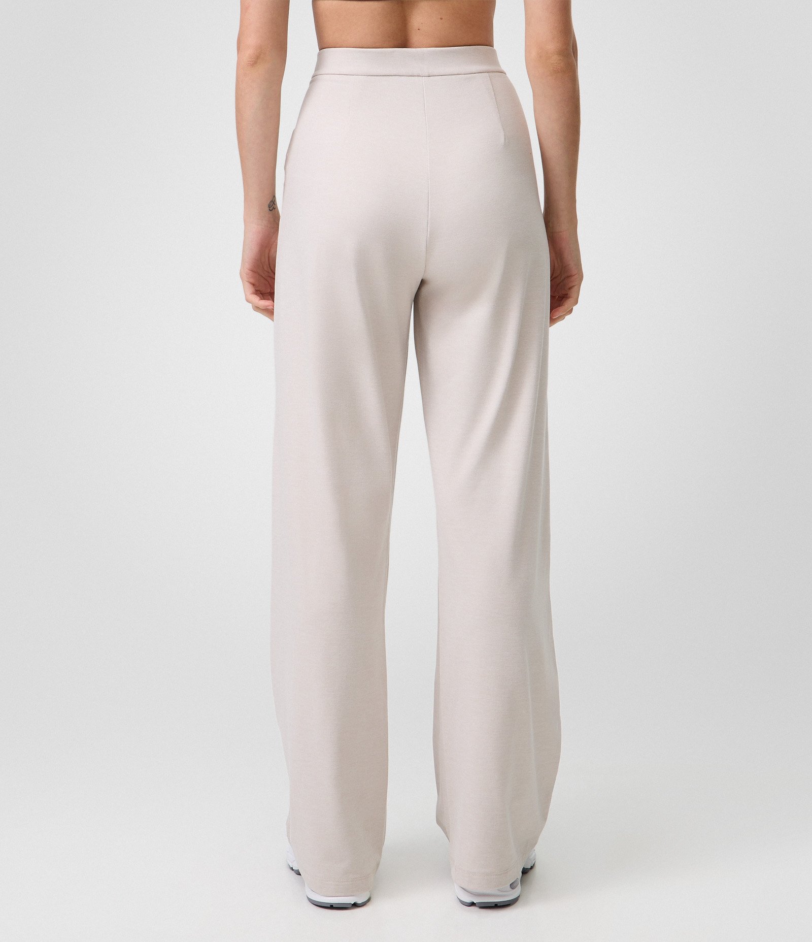 Calça Reta Esportiva em Peach Touch Bege 4
