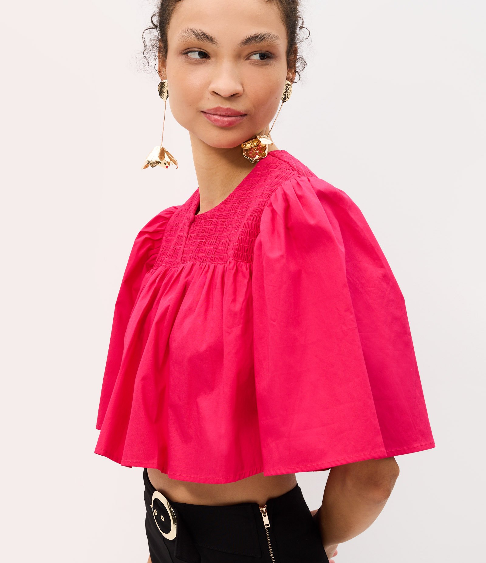 Blusa Cropped em Tricoline com Franzido e Manga Ampla Rosa 2