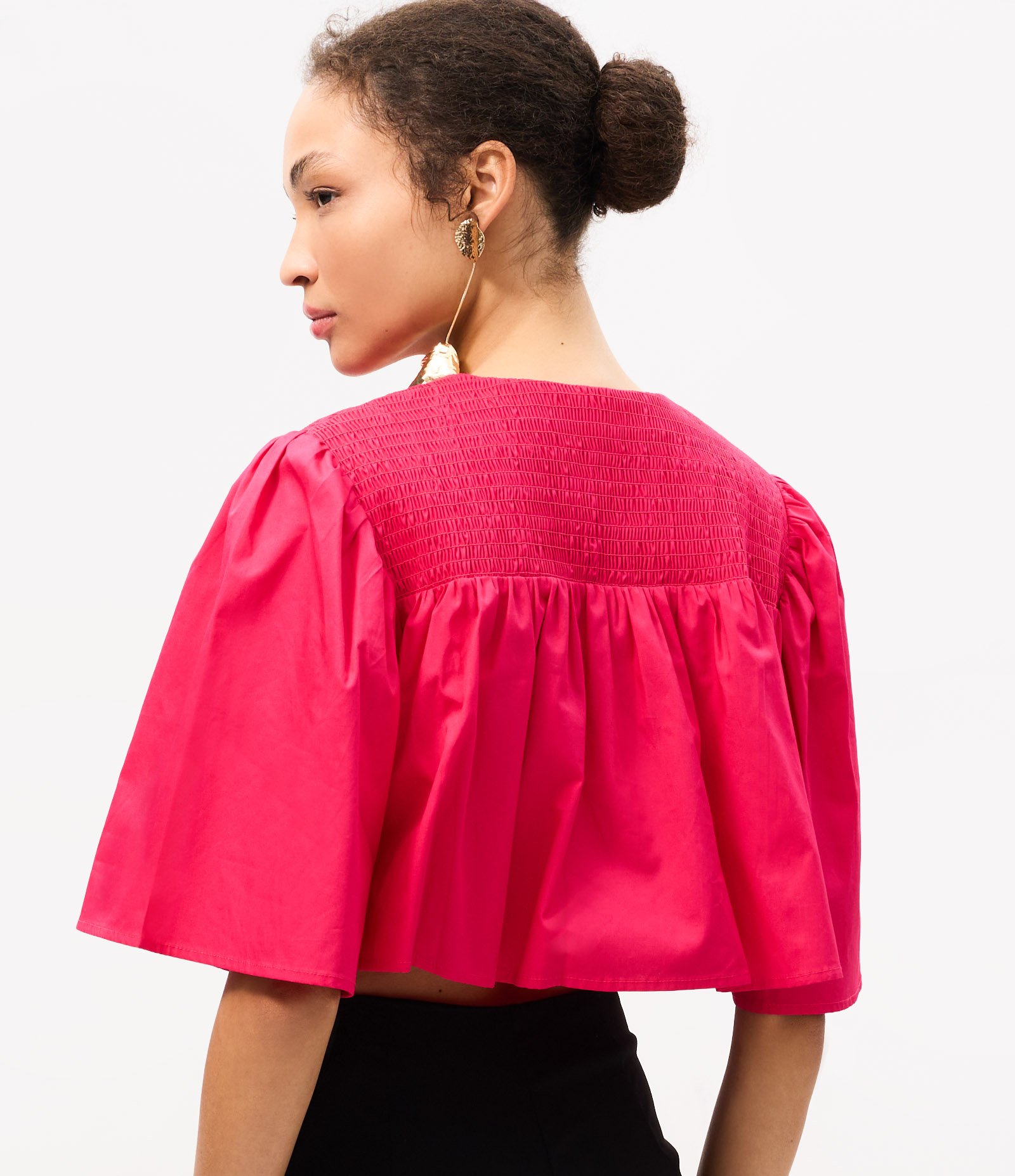Blusa Cropped em Tricoline com Franzido e Manga Ampla Rosa 4