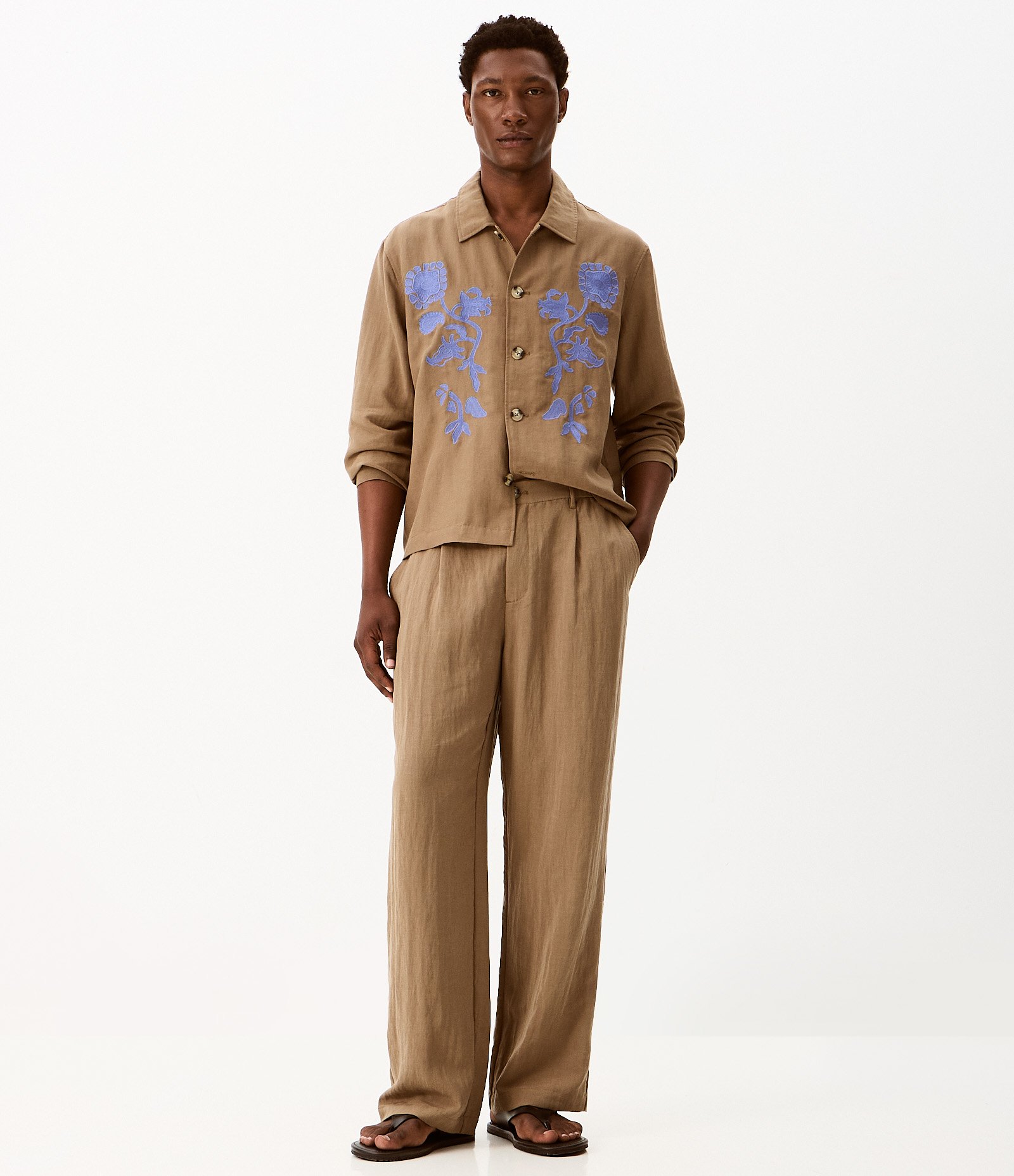Camisa Overshirt em Liocel com Bordado Floral Marrom 2
