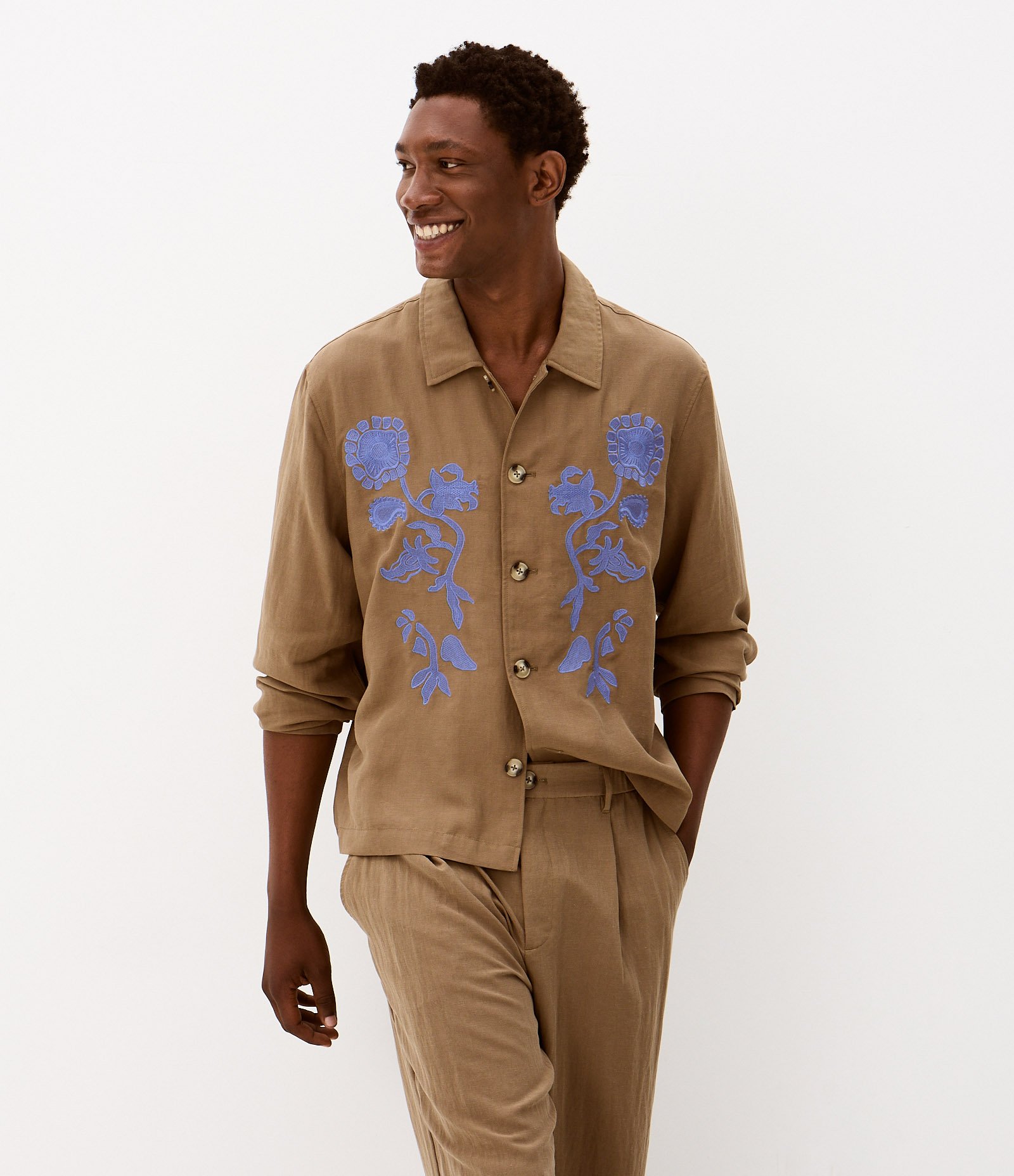 Camisa Overshirt em Liocel com Bordado Floral Marrom 3