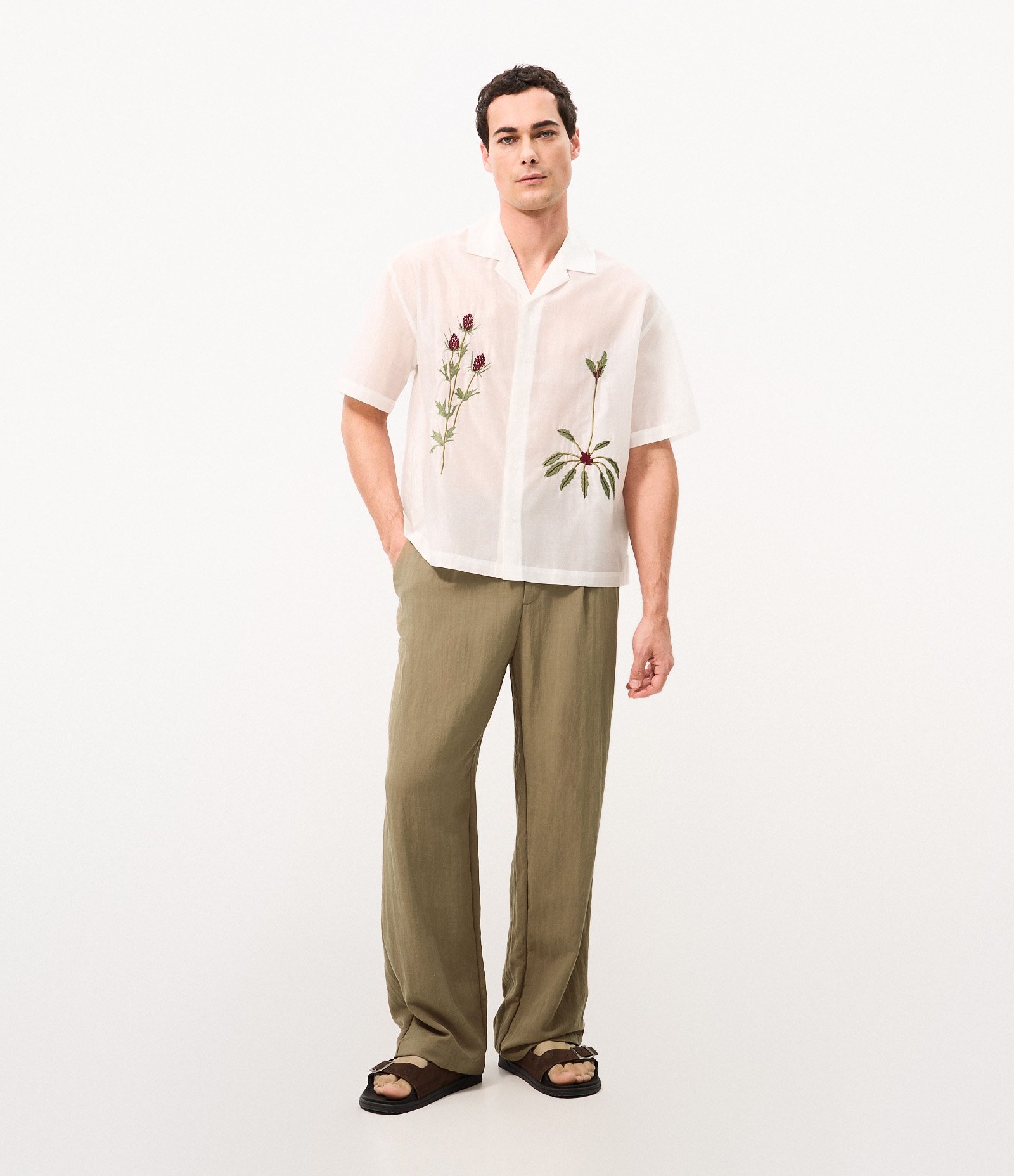 Calça Wide Leg em Liocel com Pregas Frontais Marrom 3