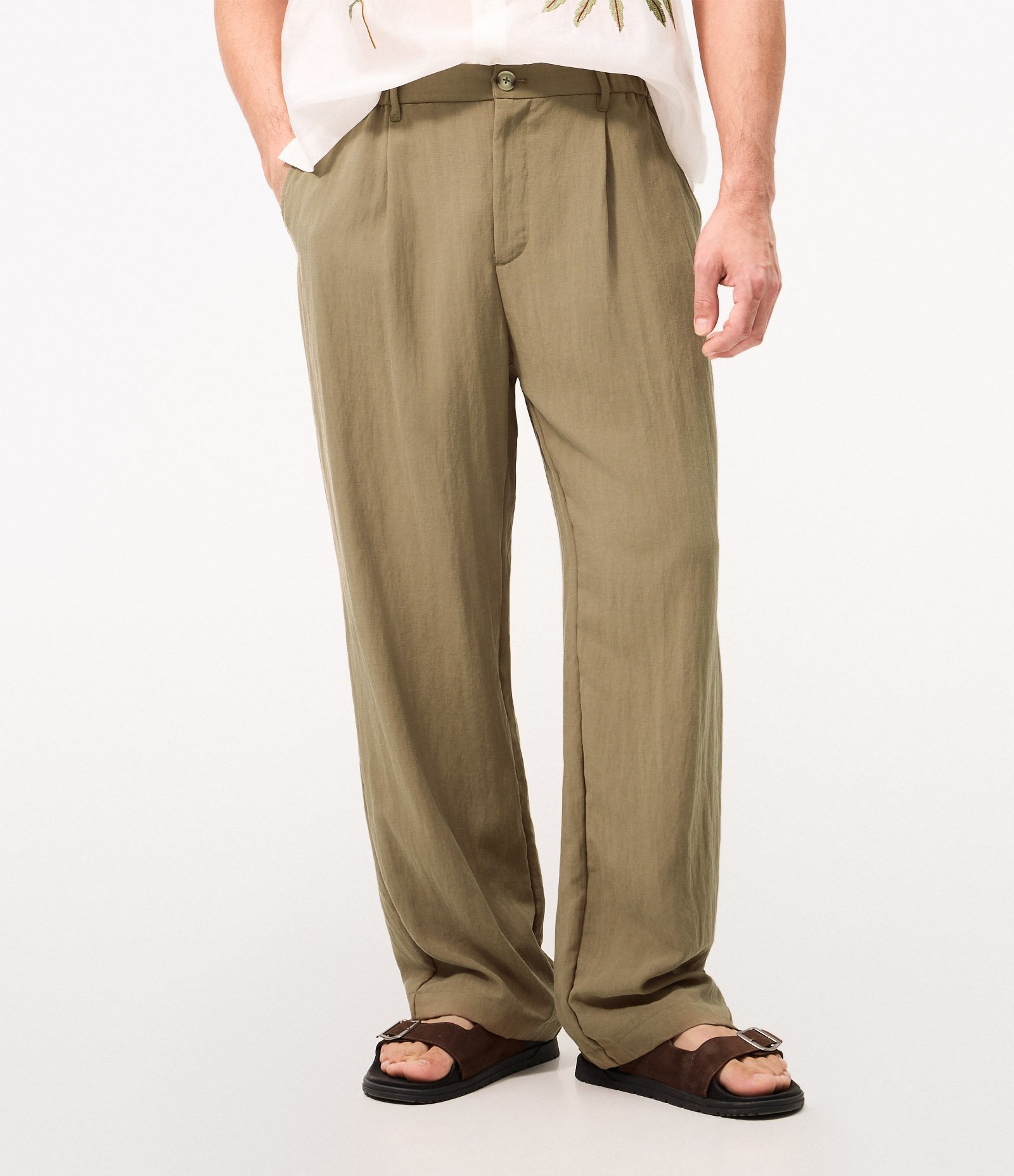 Calça Wide Leg em Liocel com Pregas Frontais Marrom 4