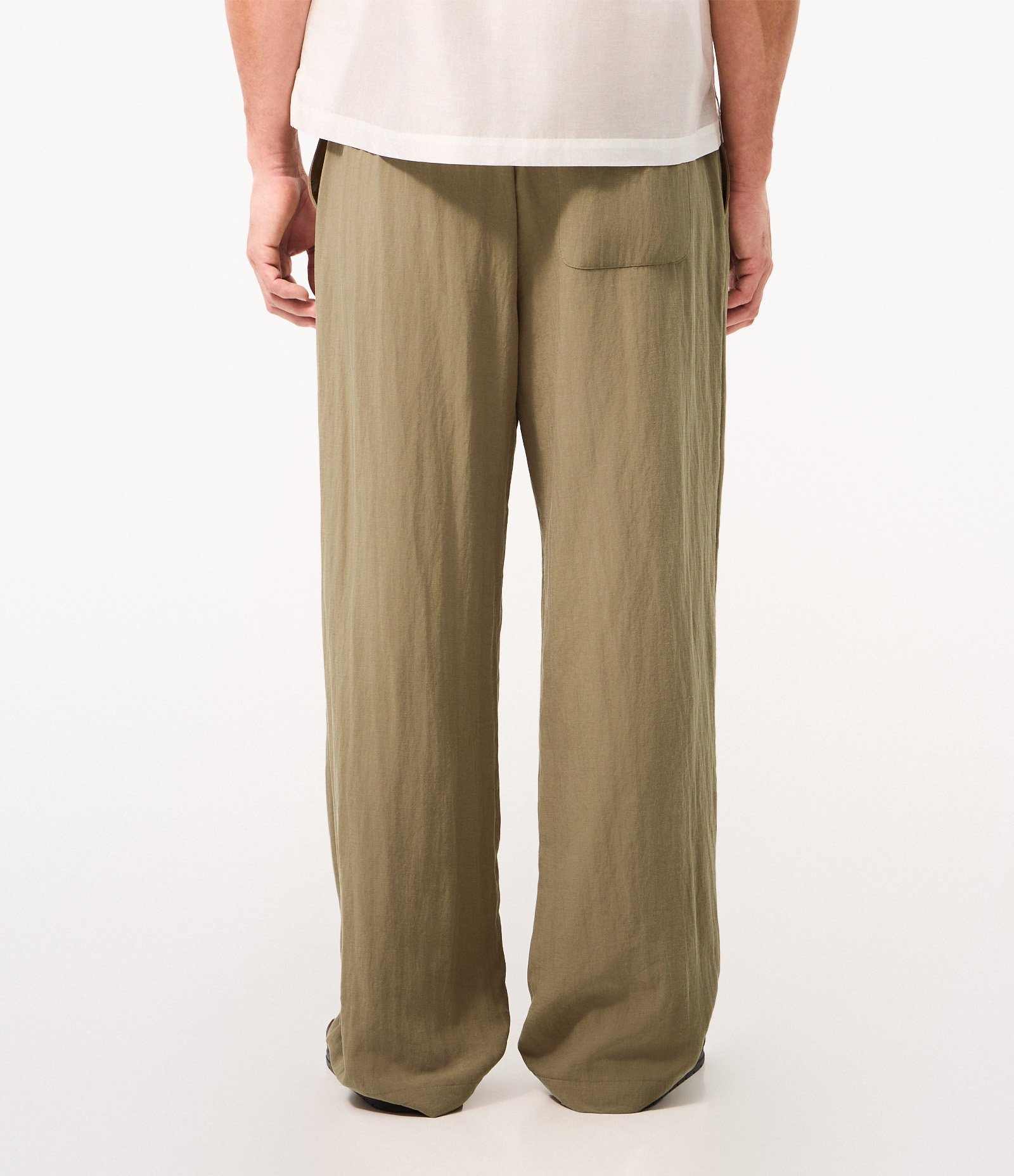 Calça Wide Leg em Liocel com Pregas Frontais Marrom 5