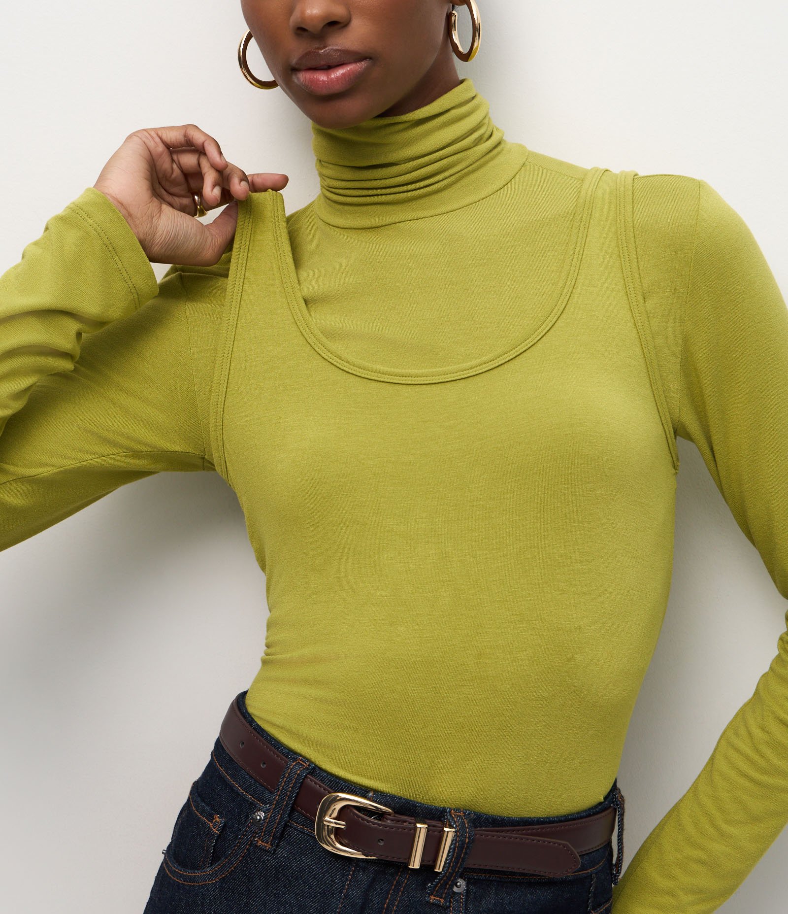 Blusa em Viscose com Sobreposição e Gola Alta Verde 4