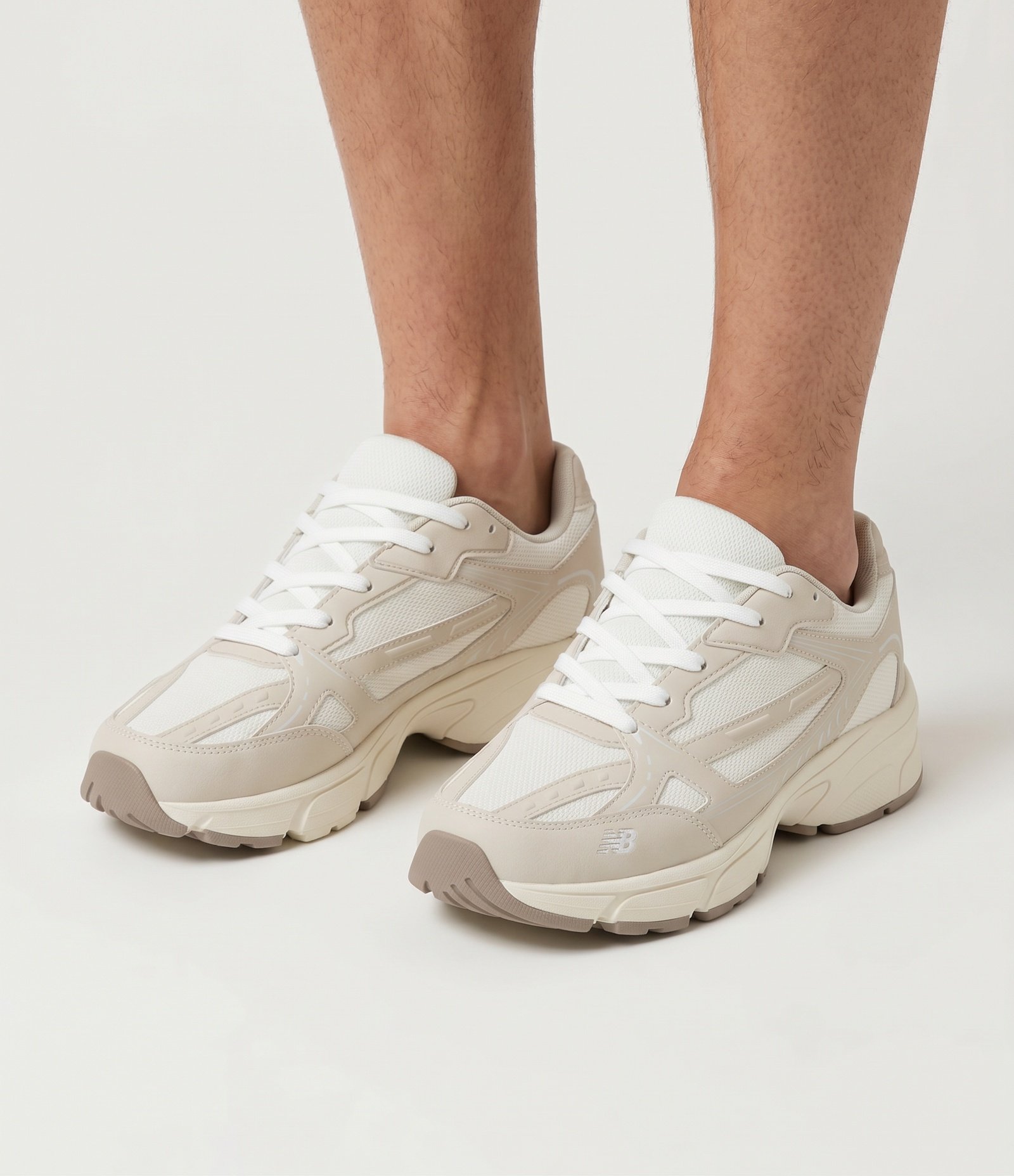 Tênis Esportivo Sintético com Recortes Off White 1