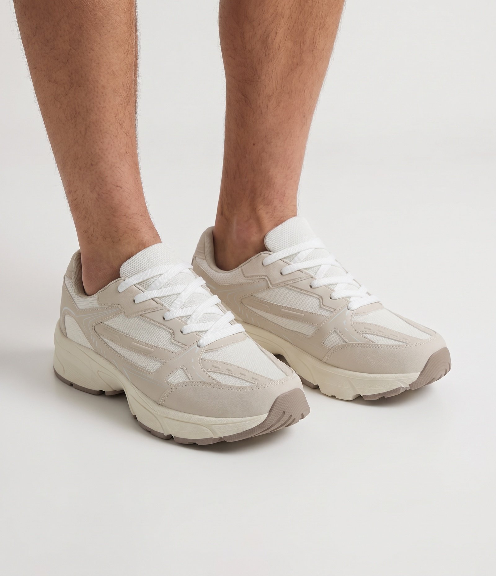 Tênis Esportivo Sintético com Recortes Off White 2