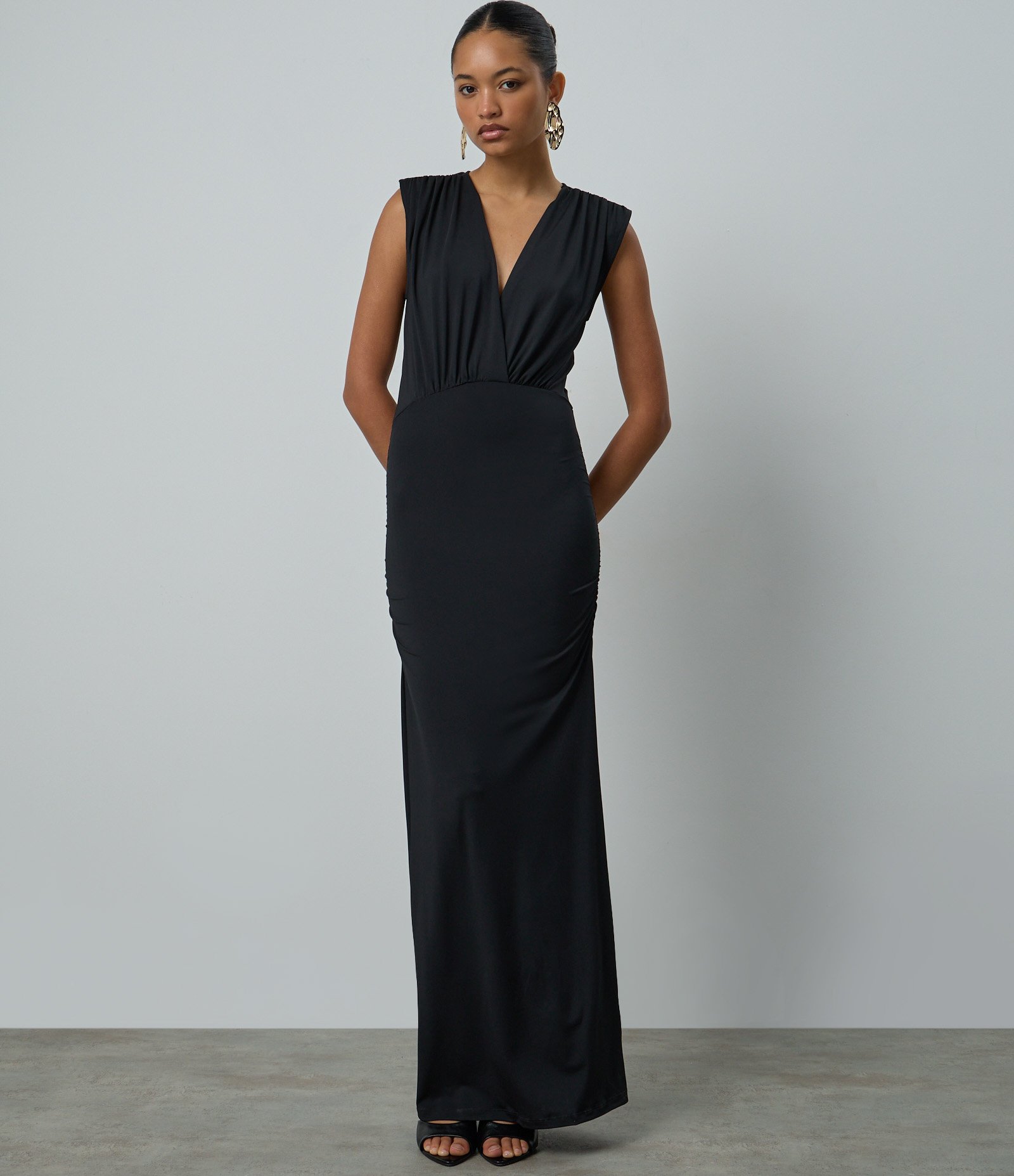 Vestido New Midi com Decote Transpassado e Ombreira Preto 2