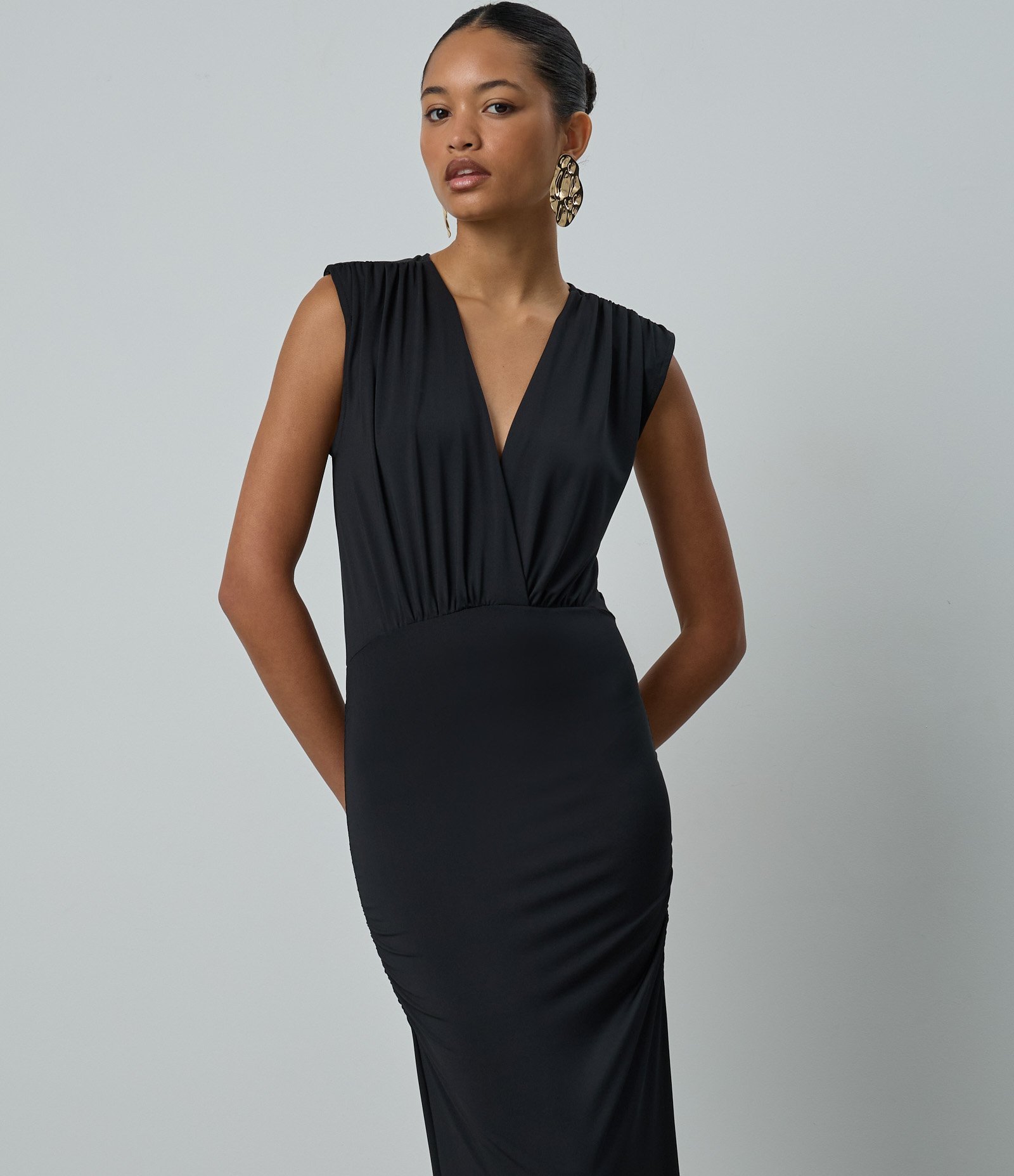 Vestido New Midi com Decote Transpassado e Ombreira Preto 3