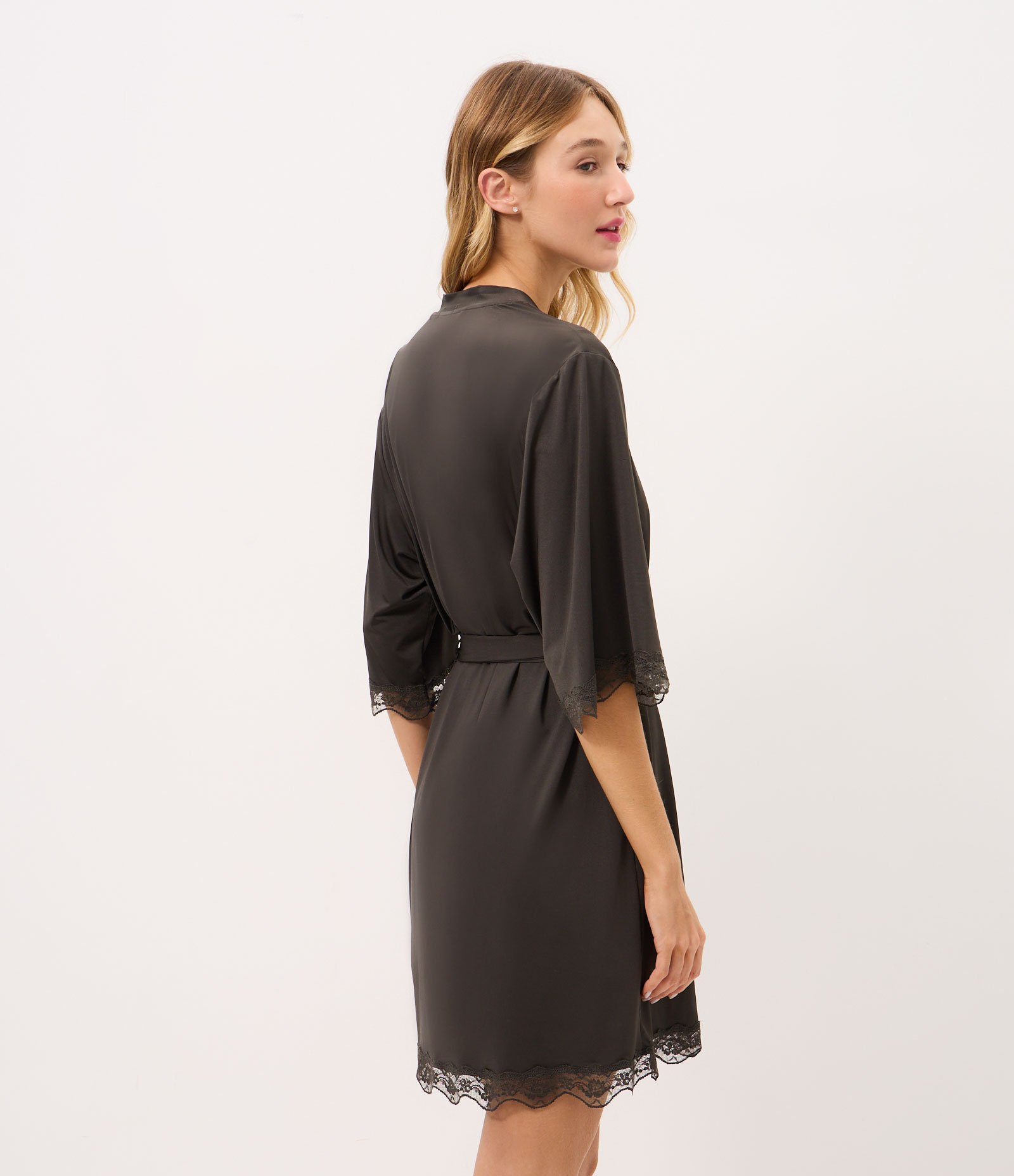 Robe em Microfibra com Renda nas Mangas Cinza 3