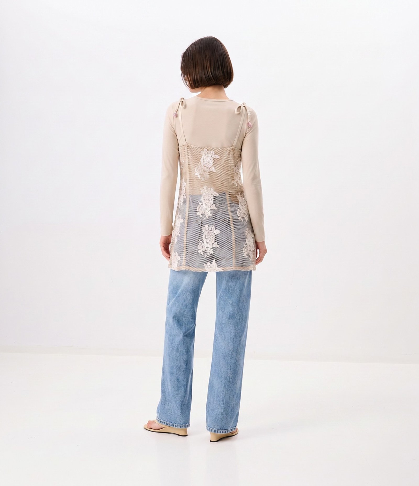 Vestido Curto em Algodão Transparente com Renda Floral Bege 2