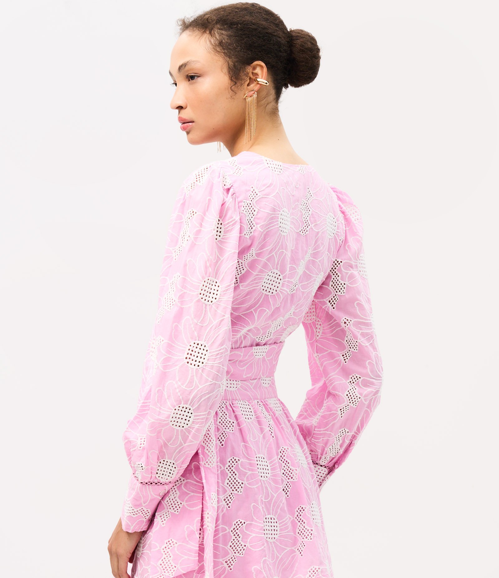 Blusa em Laise Floral com Decote Transpassado e Amarração Rosa 4
