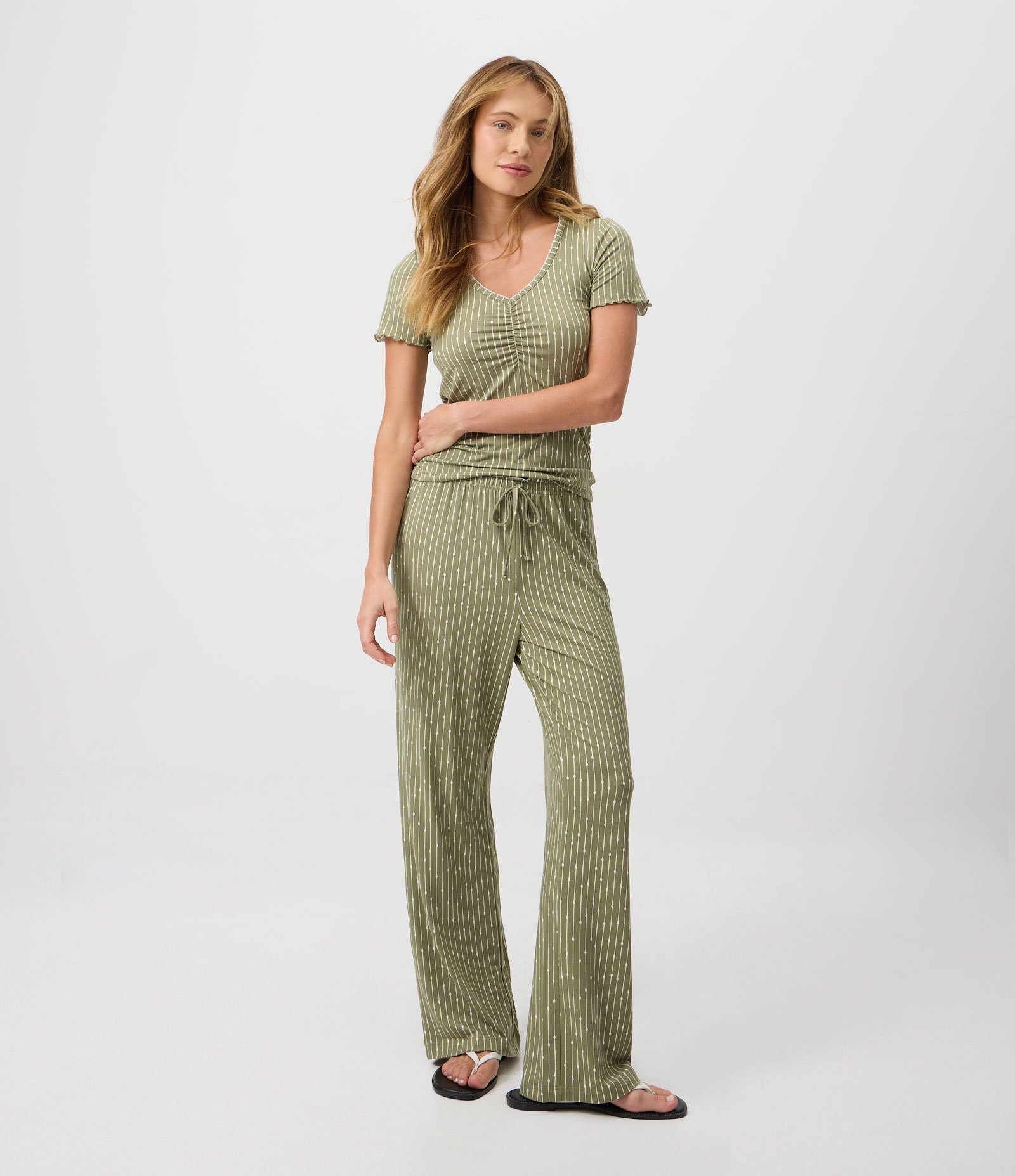 Pijama Longo em Peach Touch com Estampa Listrada Verde 1