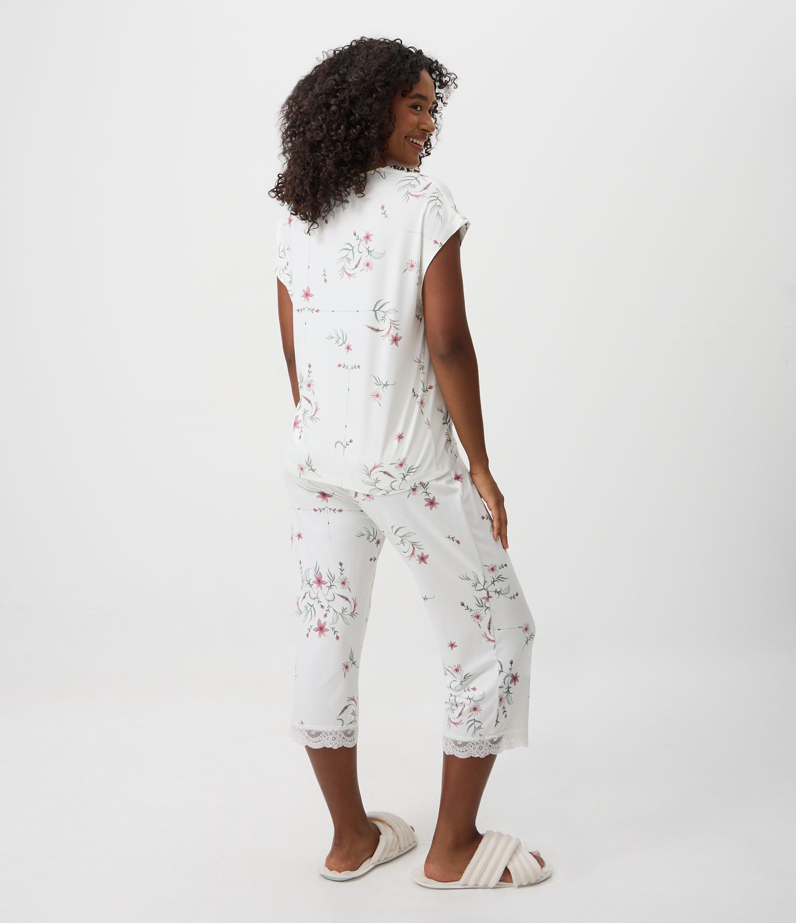 Pijama Curto em Peach Touch com Estampa Floral Branco 4