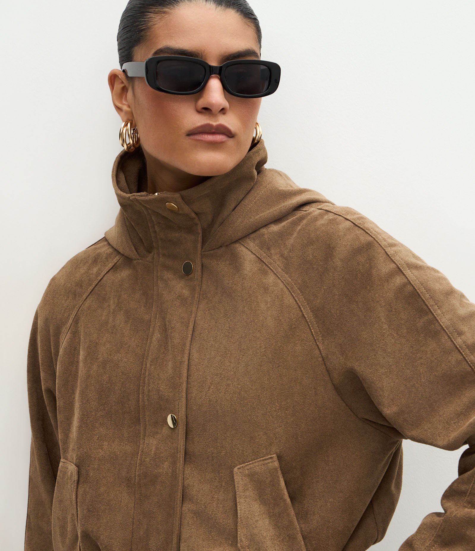 Jaqueta em Suede com Capuz e Ajuste na Cintura Bege 3