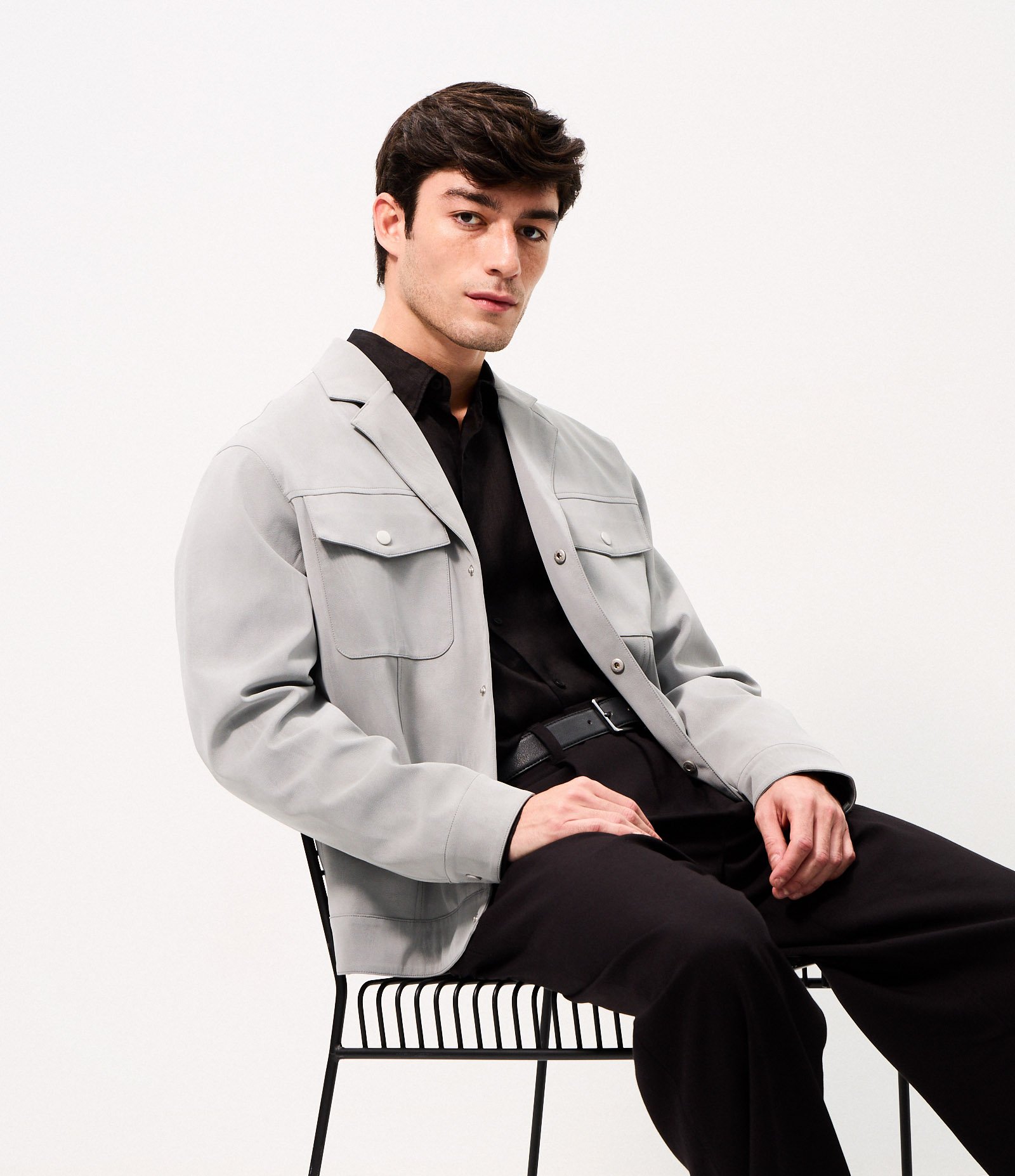 Jaqueta Regular em PU com Gola Blazer Cinza 3