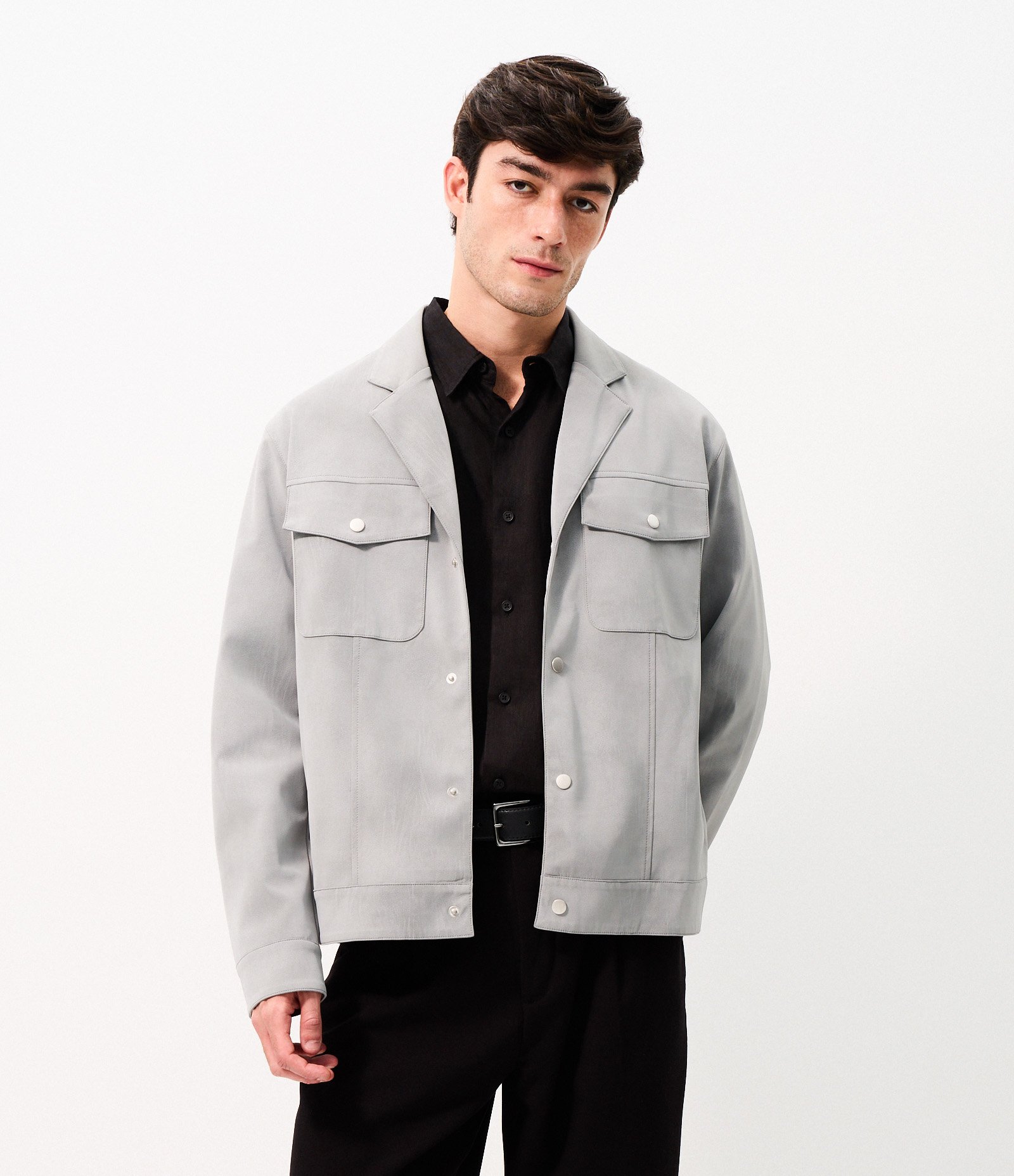 Jaqueta Regular em PU com Gola Blazer Cinza 9