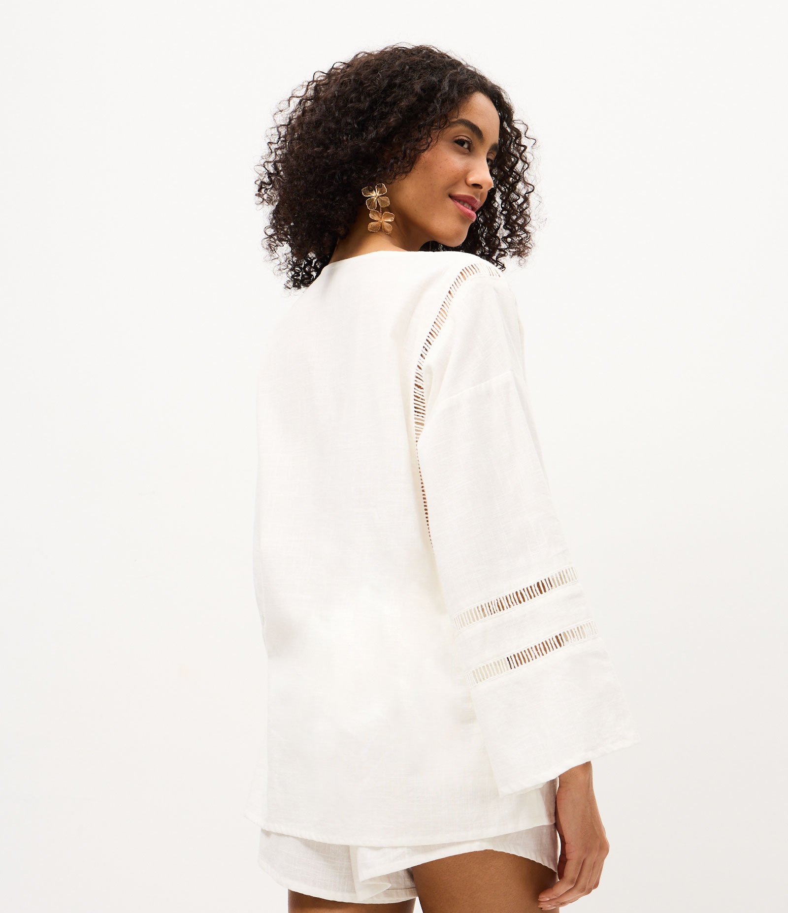 Saída de Praia Bata em Cotton com Amarração Frontal e Entremeios Vazados Branco 4