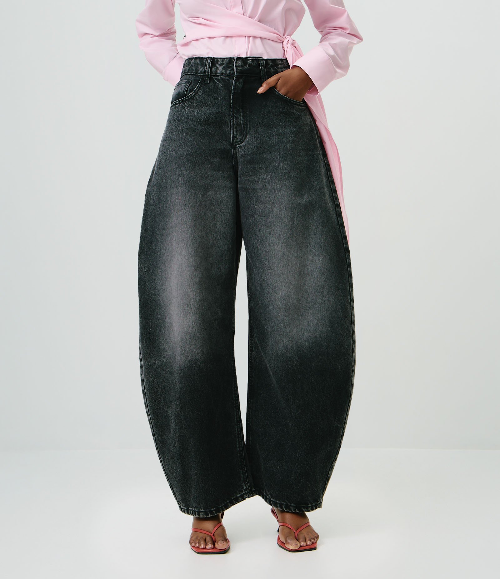 Calça Barrel Jeans com Cintura Alta e Lavagem Estonada Preto 2