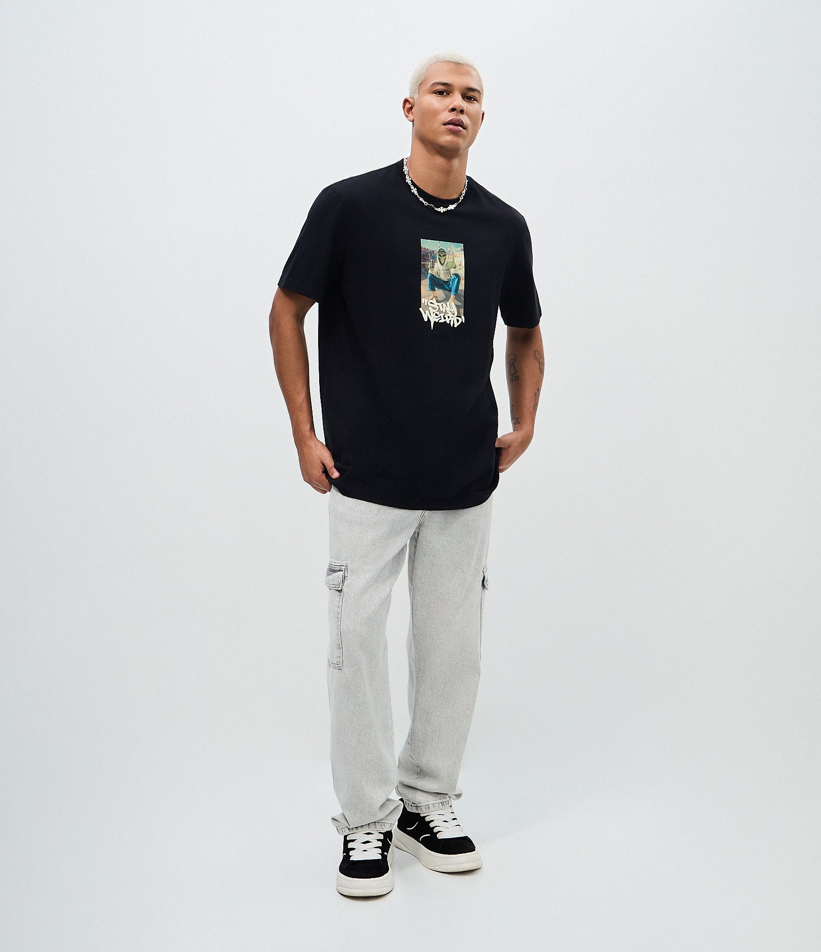 Camiseta Comfort Manga Curta em Algodão com Estampa ET Stay Weird Preto 2