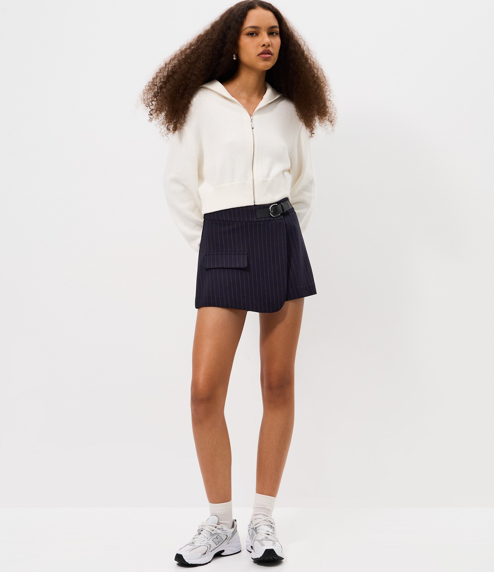 Jaqueta Cropped em Tricô com Zíper Contínuo Branco 2
