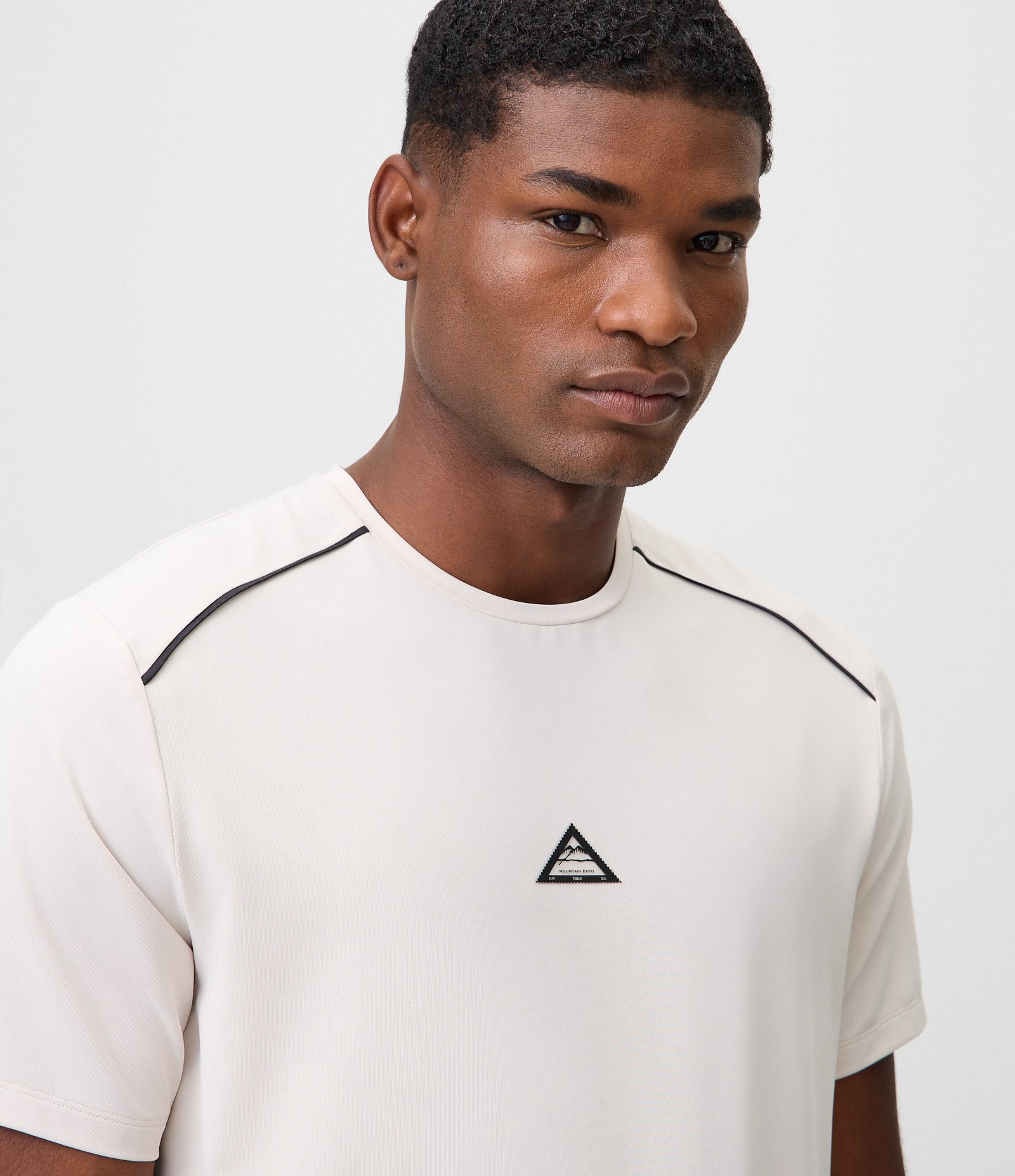 Camiseta Esportiva Dry com Manga Raglan Off White 4