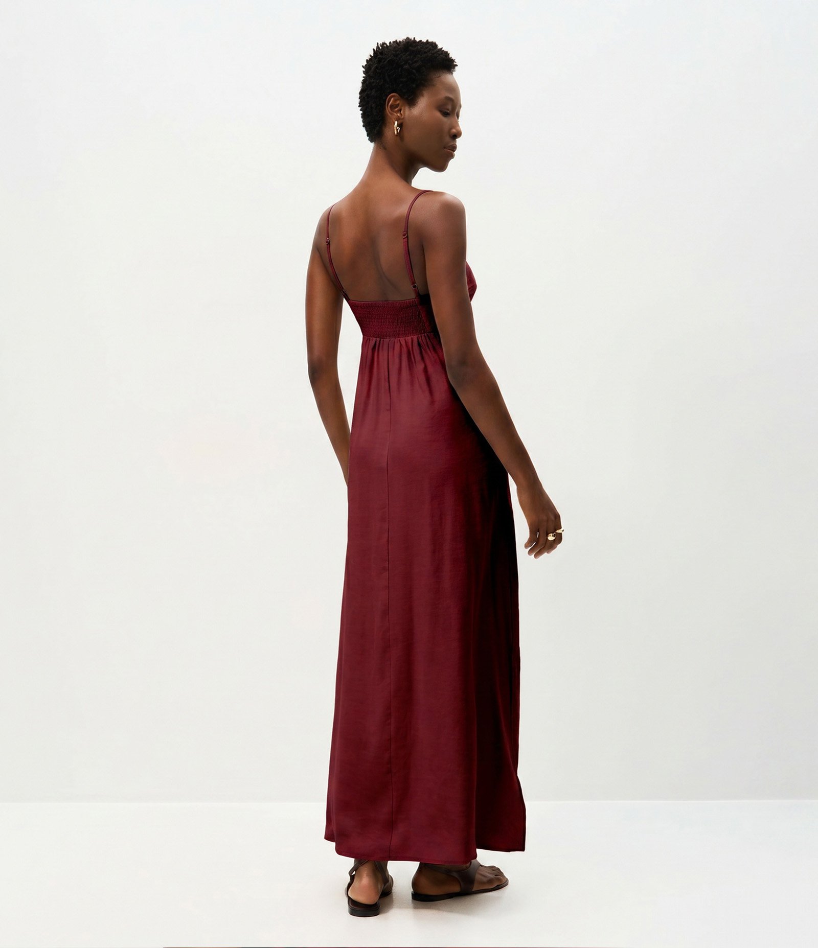 Vestido Midi Evasê em Viscose com Decote Coração Vermelho 3