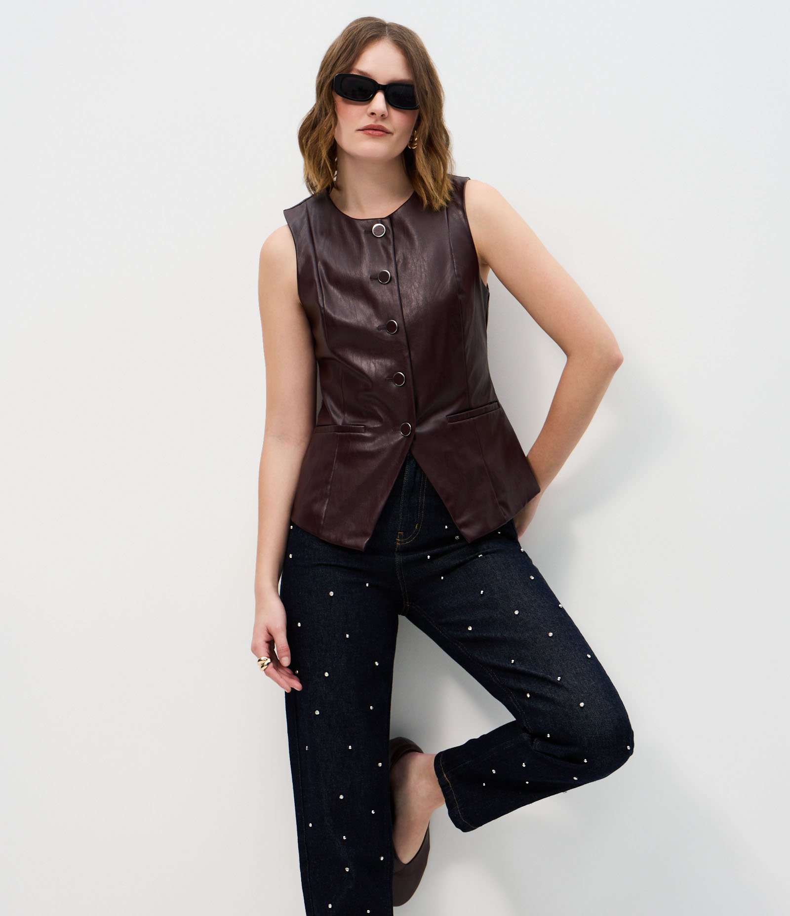 Calça Jeans Mom com Rebites e Cintura Alta Preto 2
