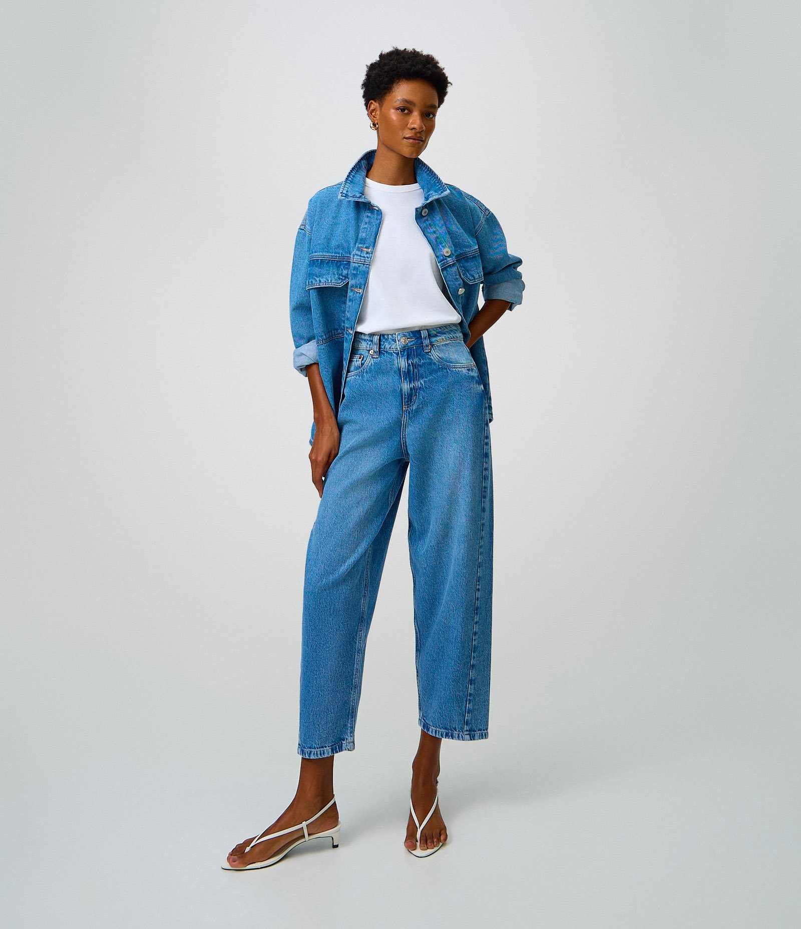Calça Cenoura em Jeans com Cintura Alta Azul Claro 1