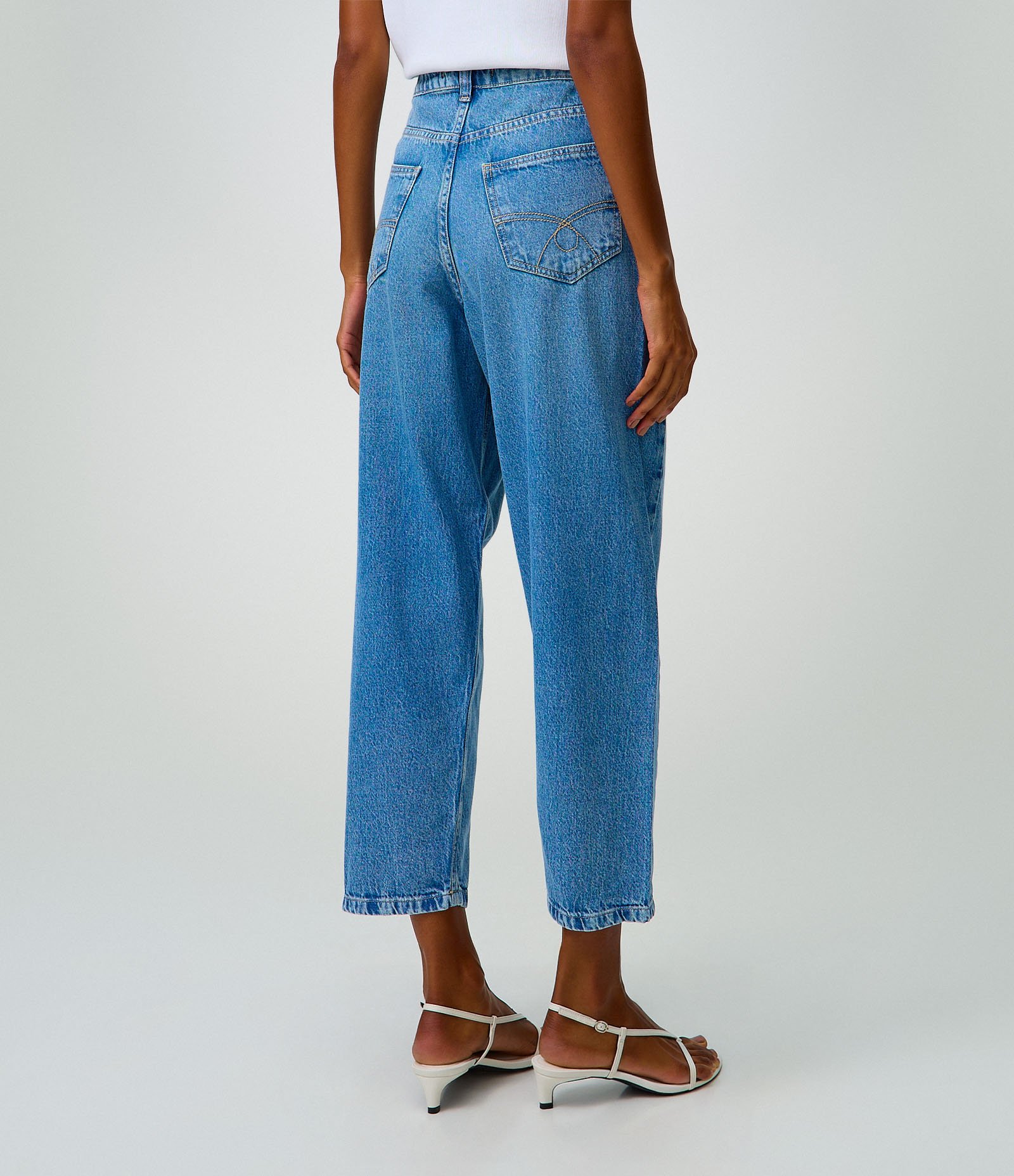 Calça Cenoura em Jeans com Cintura Alta Azul Claro 3