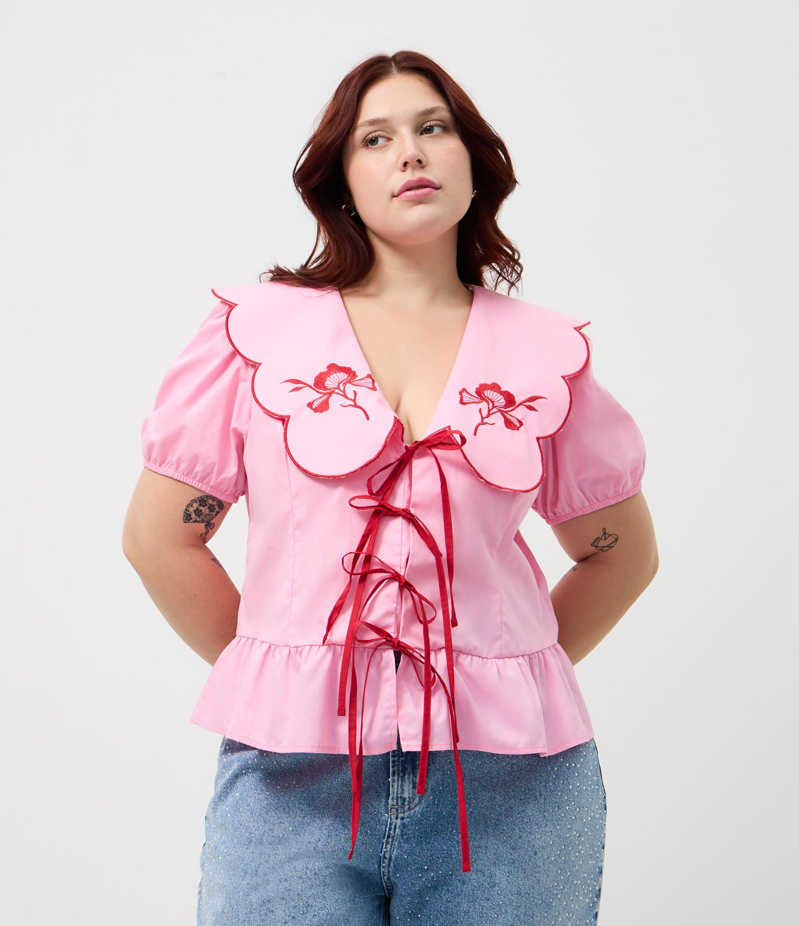 Blusa com Gola Ondulada e Amarração Ajustável Curve & Plus Size Rosa 1