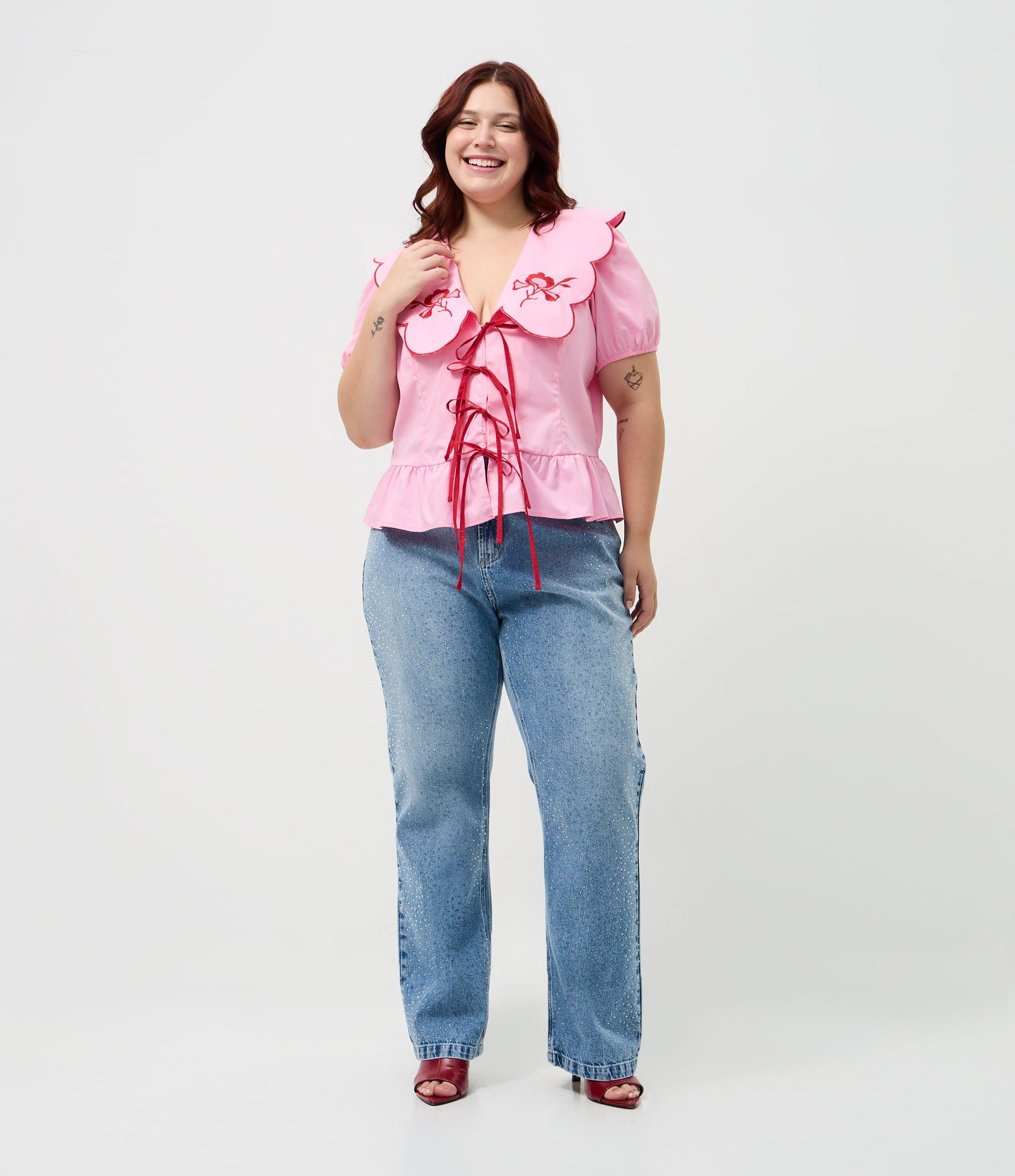 Blusa com Gola Ondulada e Amarração Ajustável Curve & Plus Size Rosa 2