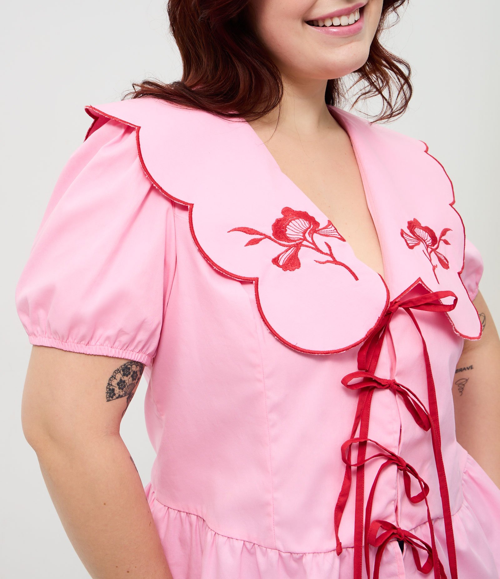 Blusa com Gola Ondulada e Amarração Ajustável Curve & Plus Size Rosa 3