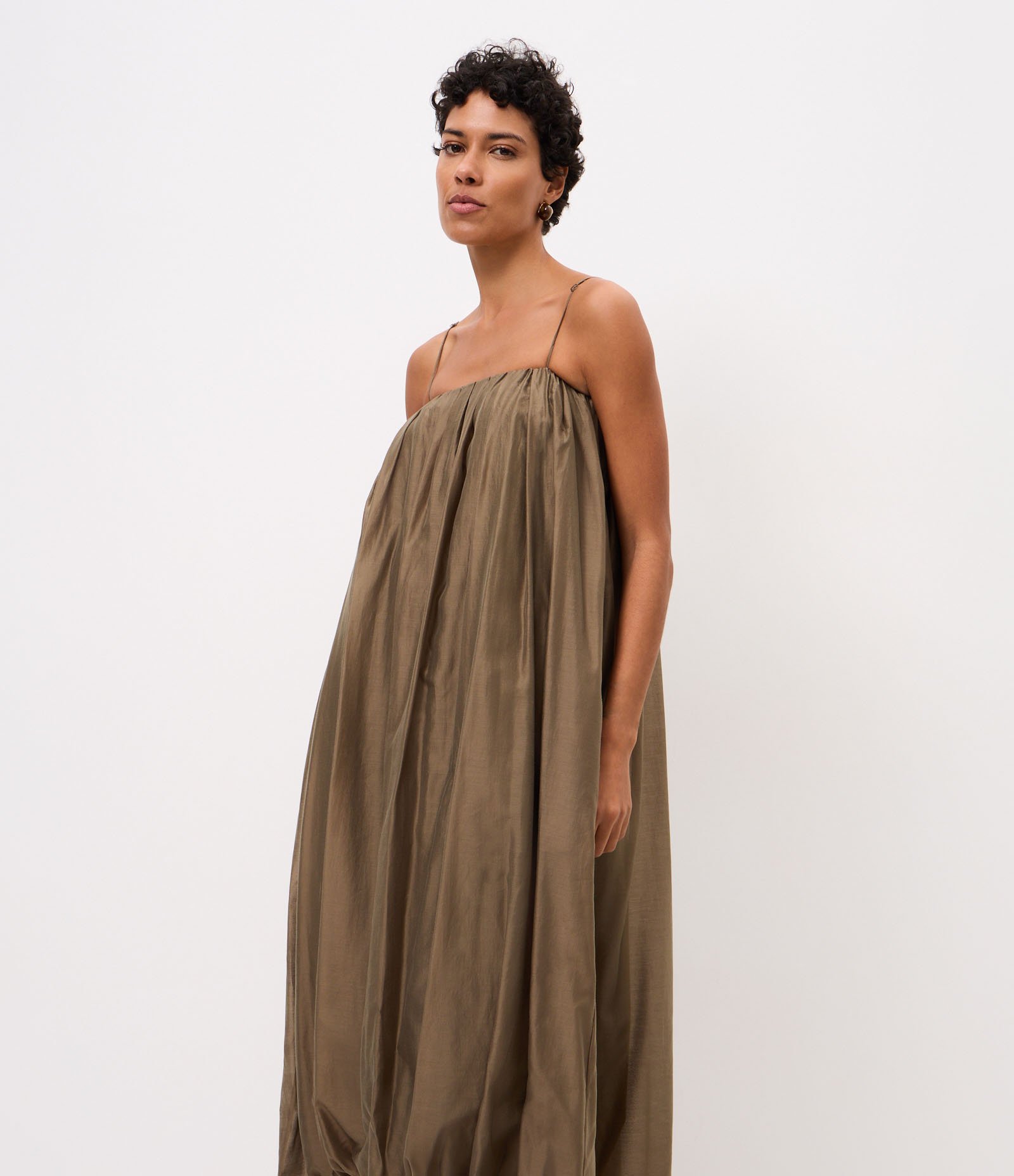 Vestido Midi Balonê com Decote Reto Verde 3