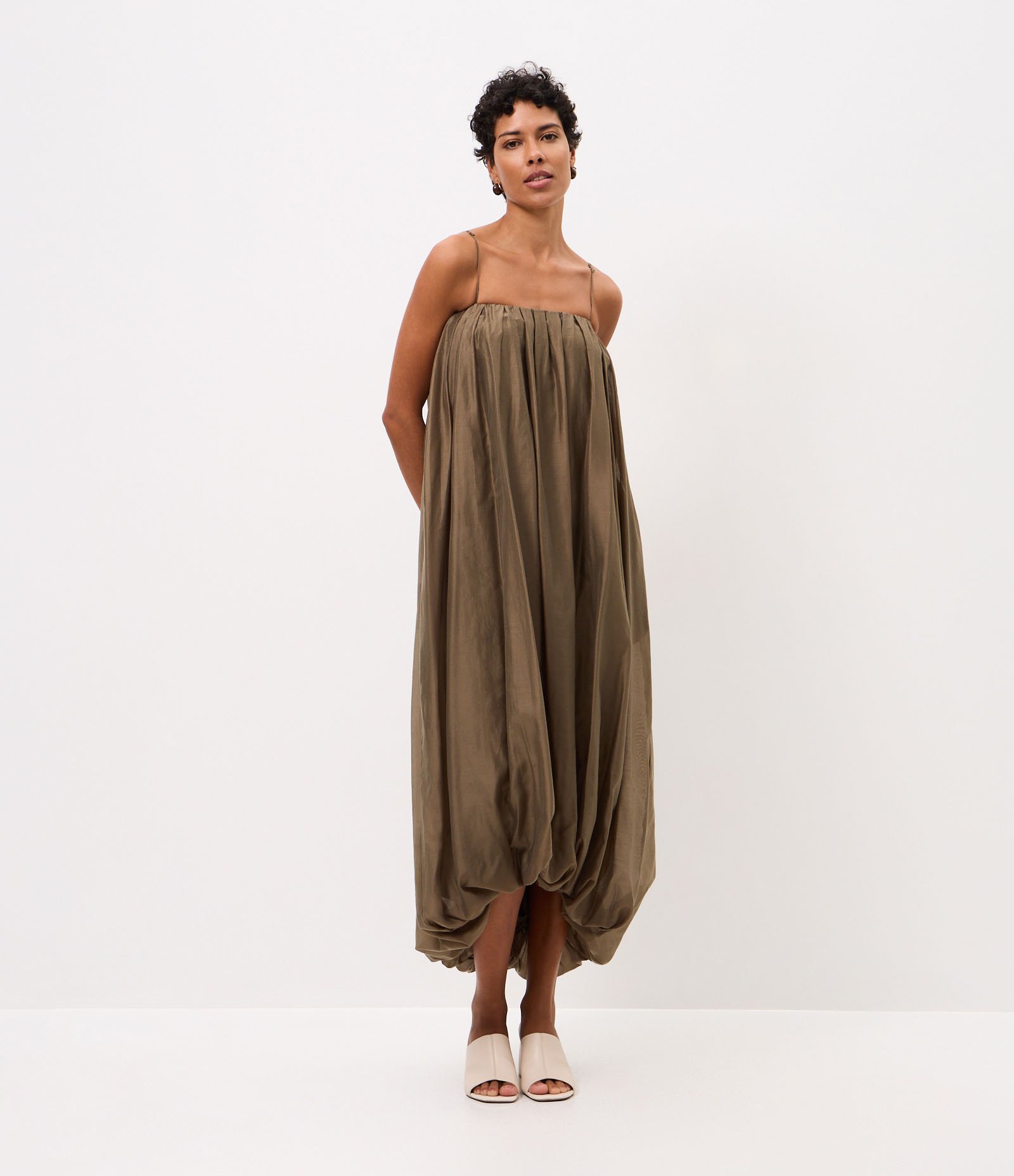 Vestido Midi Balonê com Decote Reto Verde 4
