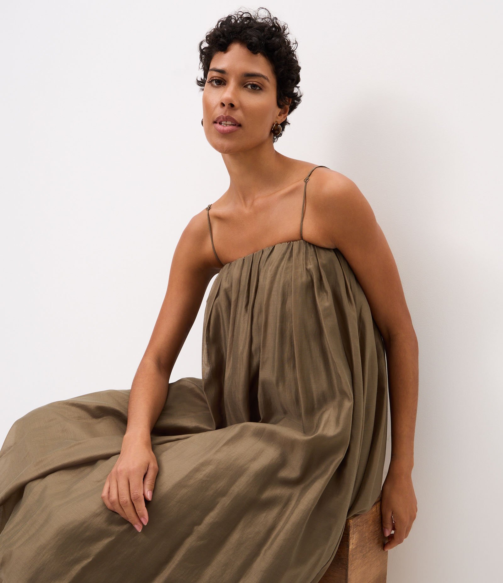 Vestido Midi Balonê com Decote Reto Verde 6