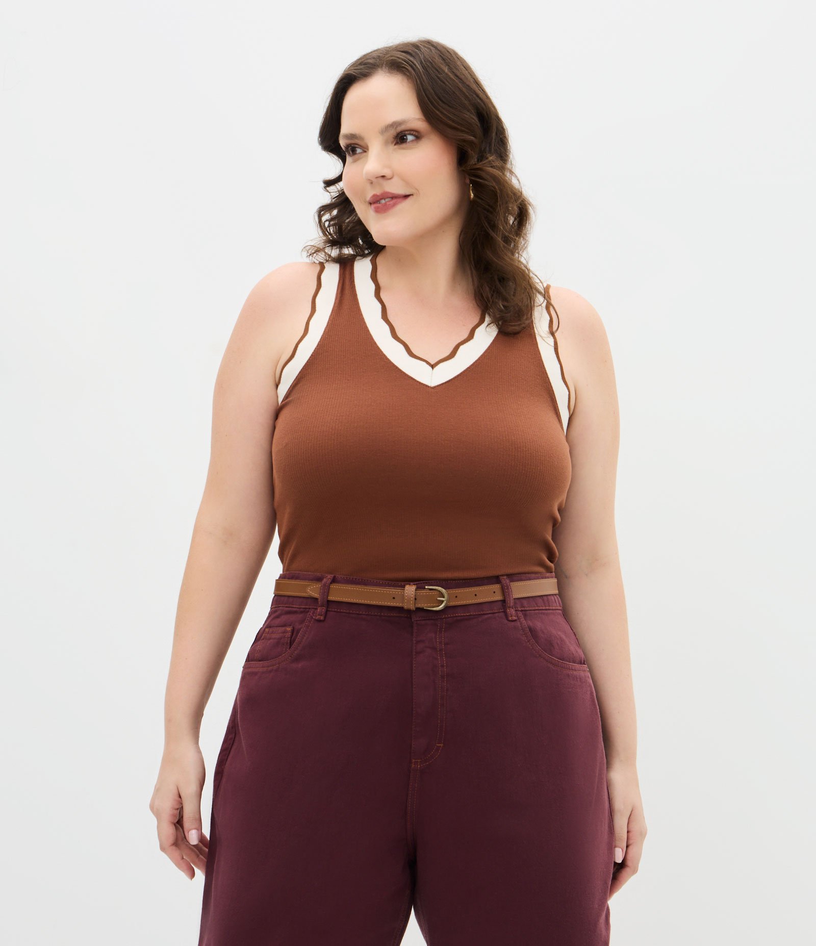 Blusa Regata em Ribana com Gola V em Retilínea Curve & Plus Size Marrom 1