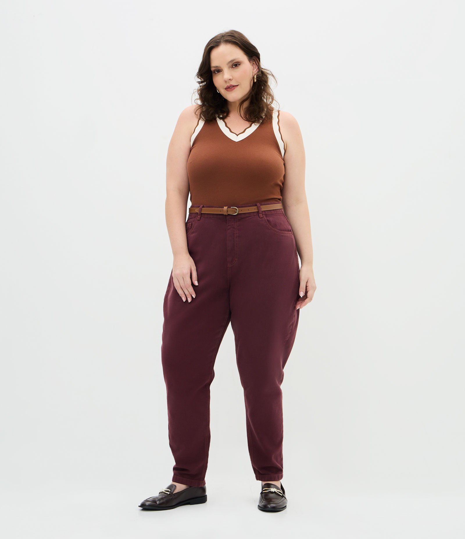 Blusa Regata em Ribana com Gola V em Retilínea Curve & Plus Size Marrom 2
