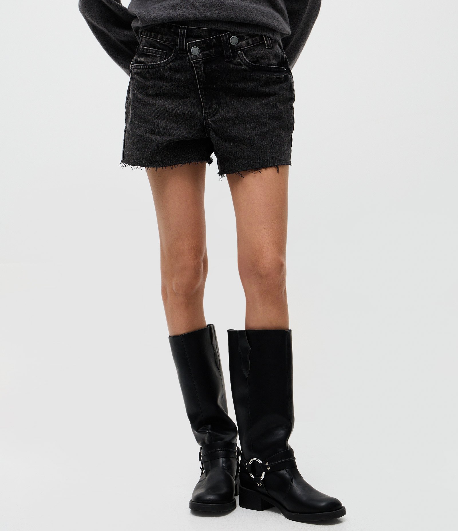 Short Midi em Jeans com Cintura Média Preto 3