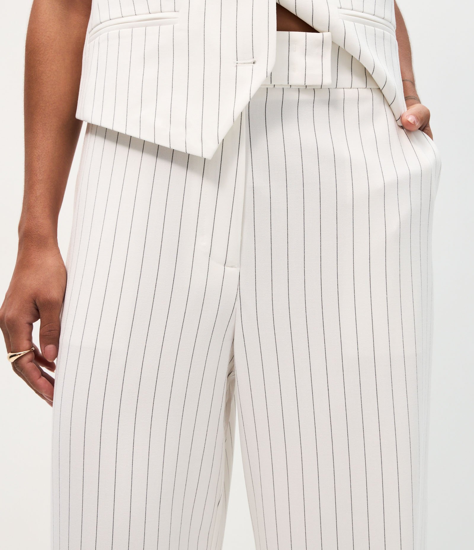 Calça Reta Alfaiatada em Crepe com Listras de Fio Tinto Branco 4