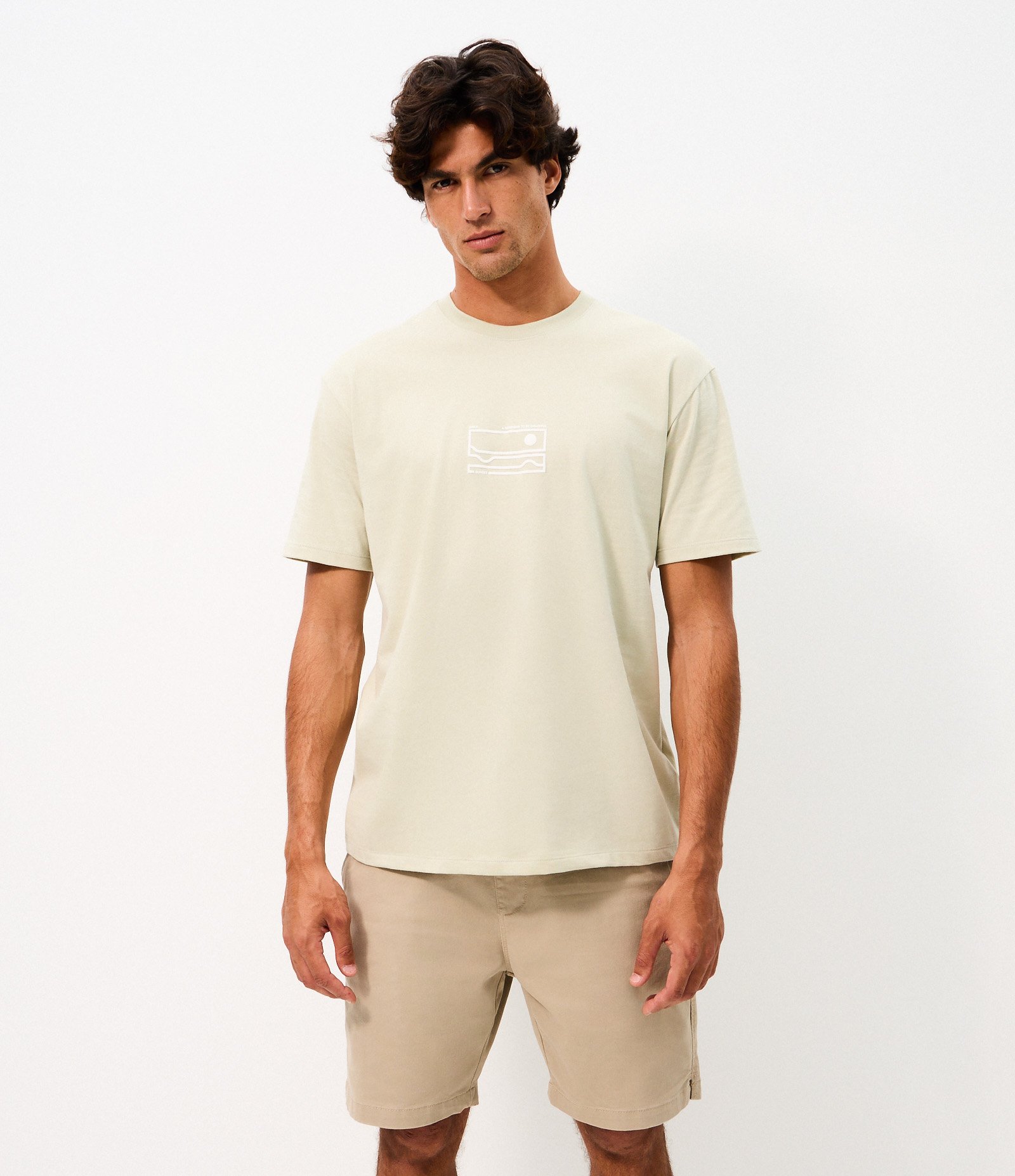 Bermuda Regular Slim em Sarja com Cós Elástico e Bolsos Bege 3